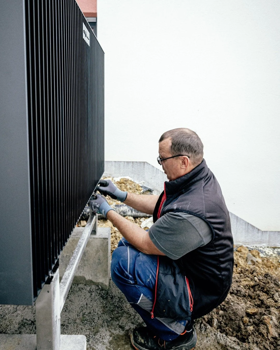 Ein paar Anschl&uuml;sse sp&auml;ter l&auml;uft die W&auml;rmepumpe.
�@viessmannclimatesolutionsde  liefert die Technik.
#weidlich #sanit&auml;r #handwerk #work #baustelle