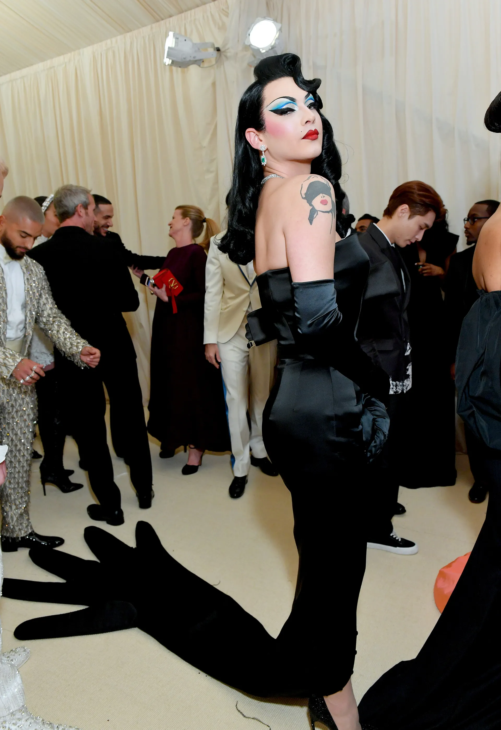 The Evolution of Drag Fashion: From Underground Scenes to Mainstream ...