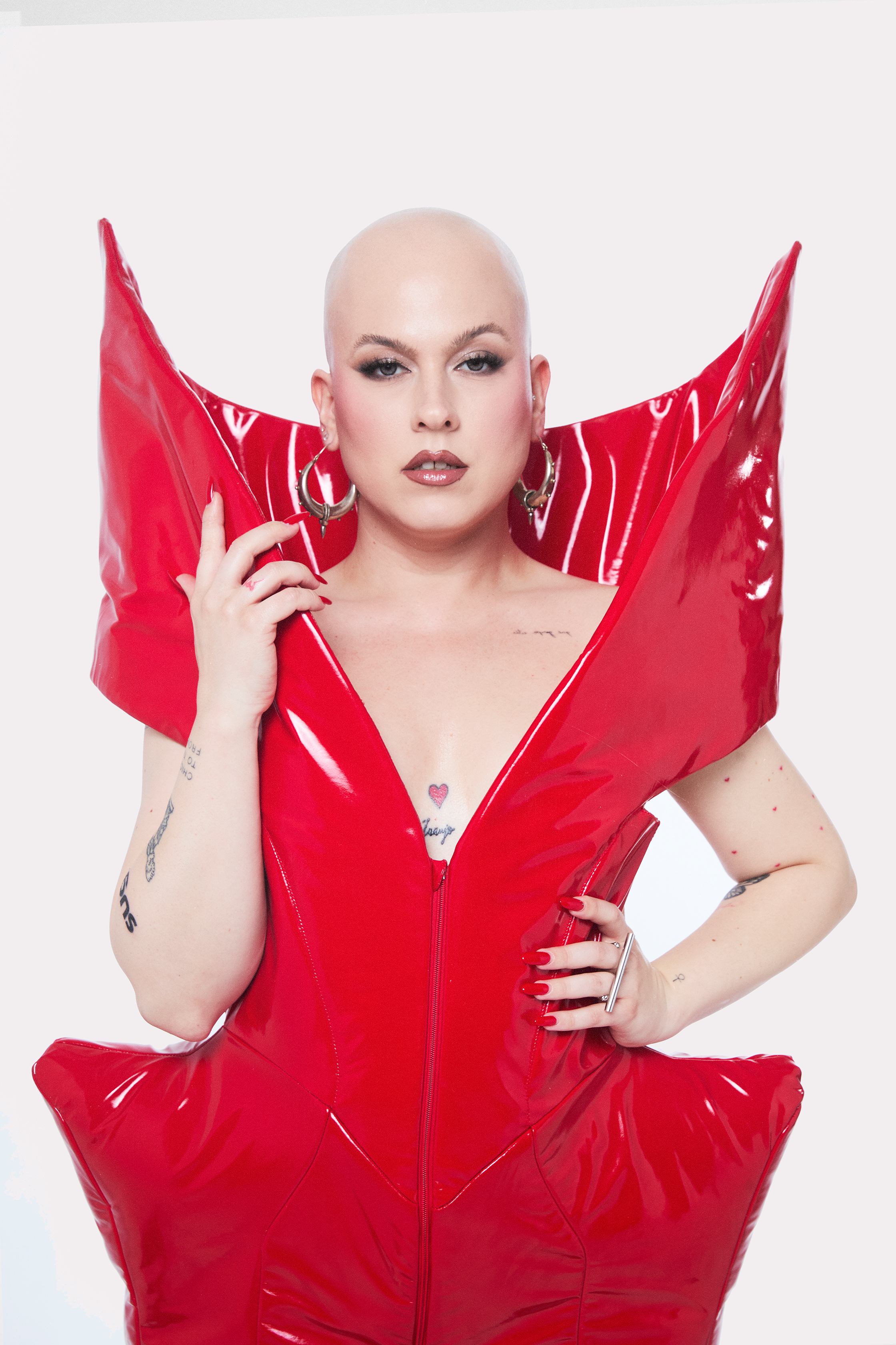 ICONIQ: Red lewks