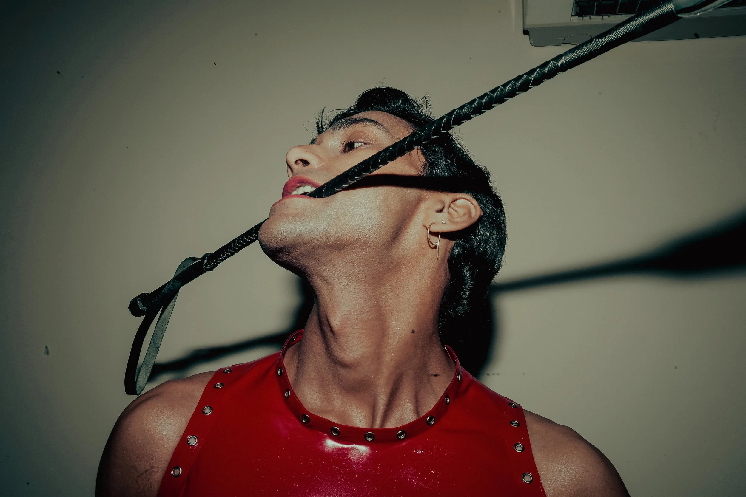 LEATHER_SUB_GG3APR26000402.jpg