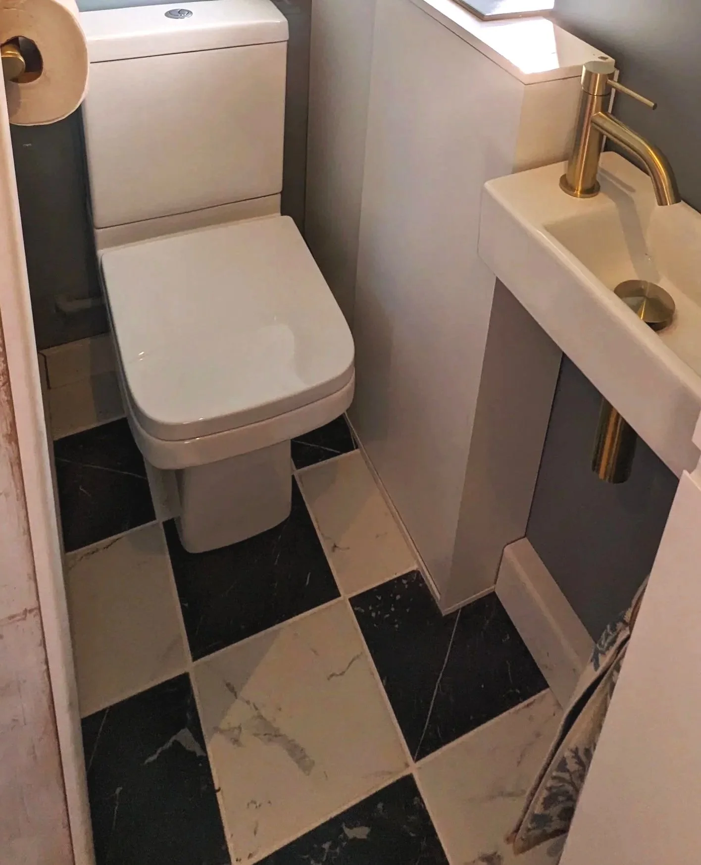 floor tiling as part of bathroom fittings