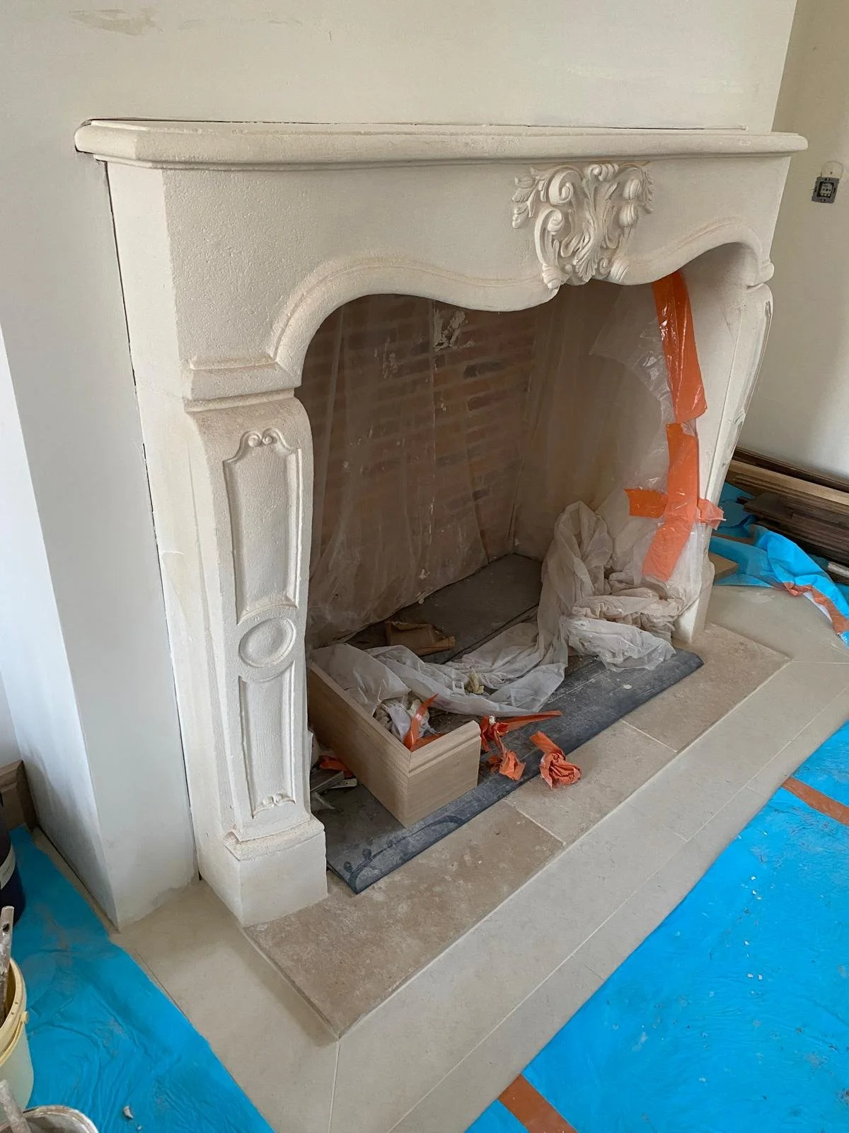 Cheminée en pierre Deauville