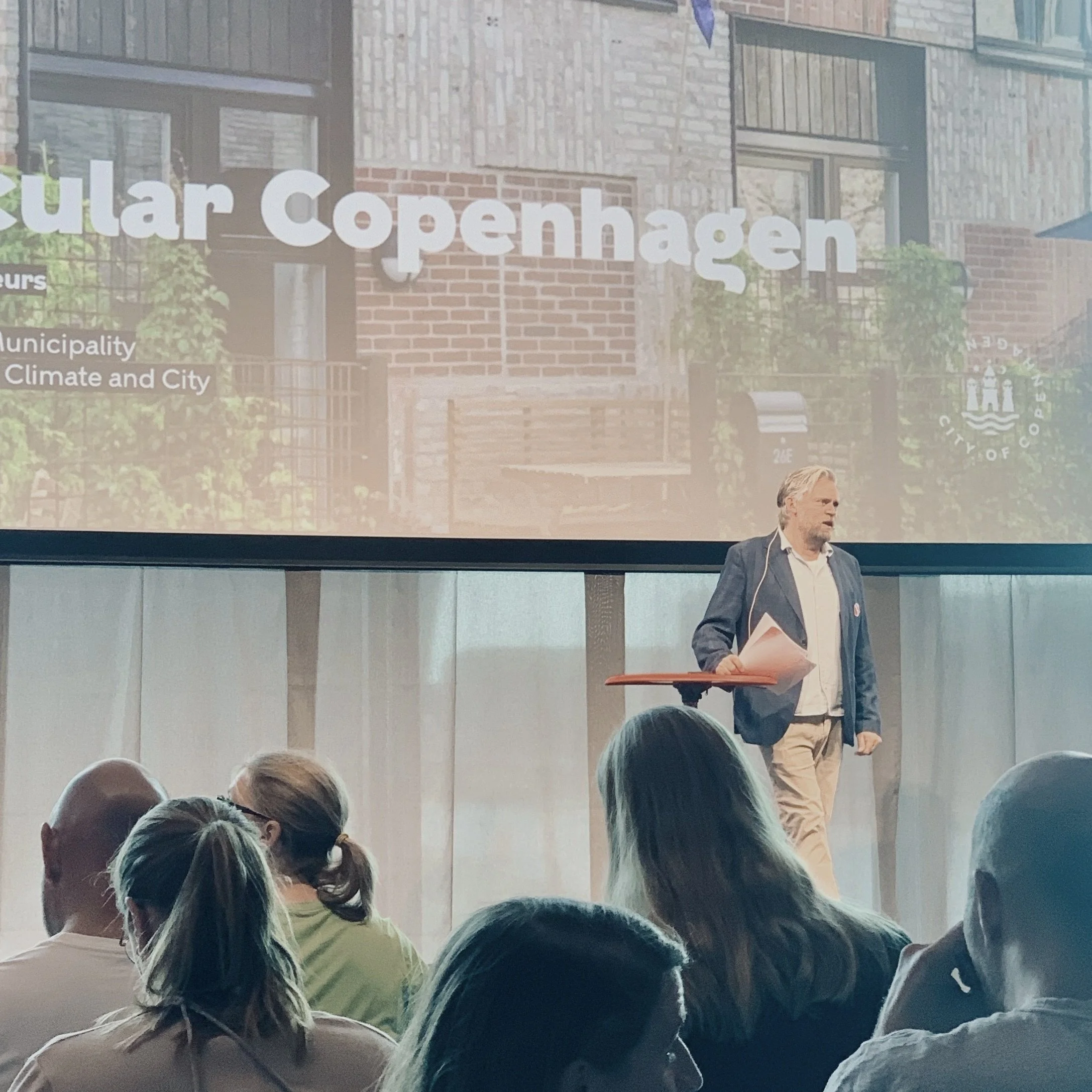 4_4_twentyfiftystudio_thomas delman_konference.jpeg