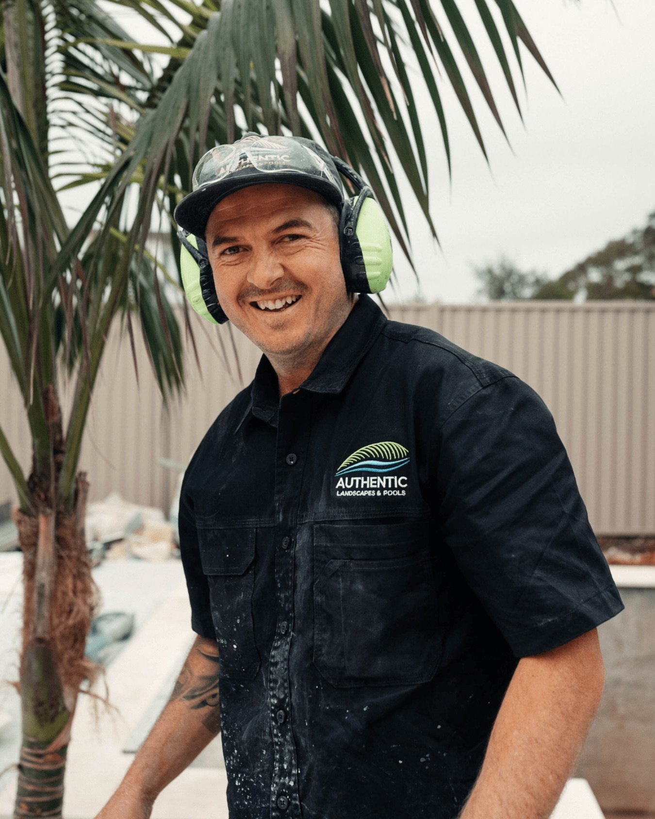 Smiles on site say it all. When you love what you do, the work speaks for itself. 🙌
.
.
.
#teamwork #BTS #extension #landscape #outdoorliving #poolscapes #landscapeinstallation