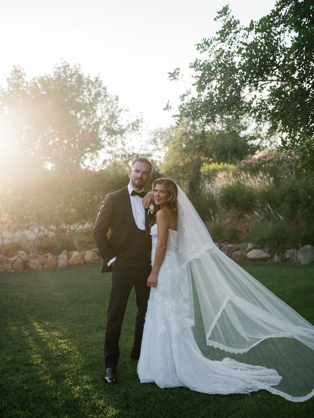 Real Bride - Mollie &amp; Alex 🧡 

How stunning does is this whole wedding vibe?! Mollie was such a pleasure to work it and her dress was beautiful! 
Wishing you and your new husband a lifetime full of love &amp; laughter 🤍 

📸 @louisegoldingphoto