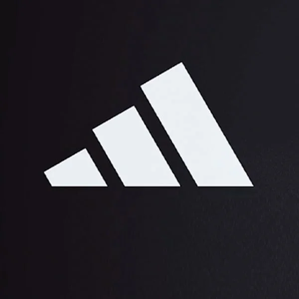 Wit Adidas logo op een zwarte achtergrond.