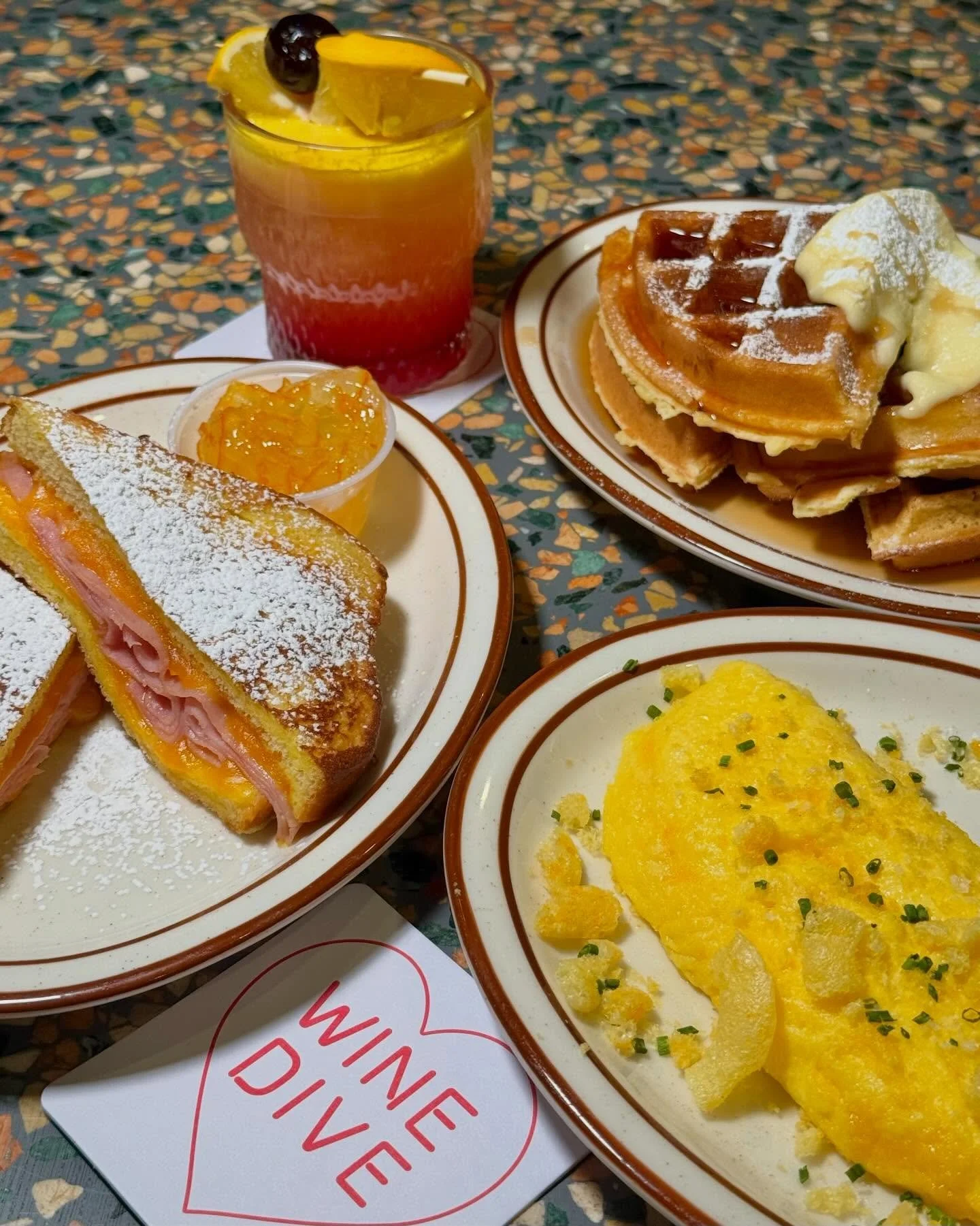 🚨WINEDIVE IS OPEN AT 10AM ON NYD🚨
Start the New Year right with a sneak peek of our new Industry Brunch Menu! 
10am-Midnight
1/1/26