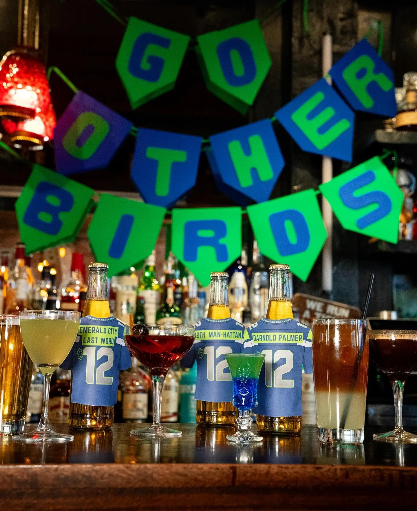 🏈For the Super Bowl we&rsquo;re all in on the West Coast Birds.🤘

Doors @ 2PM. No Reservations. 
🍹$12 cocktail specials
🌭$8 Seattle Dawgs &amp; Spicy Chicken Teriyaki Pizza
🍺+ Elysian beers, shot specials &amp; more

Why?? Because fu@k the Pats?