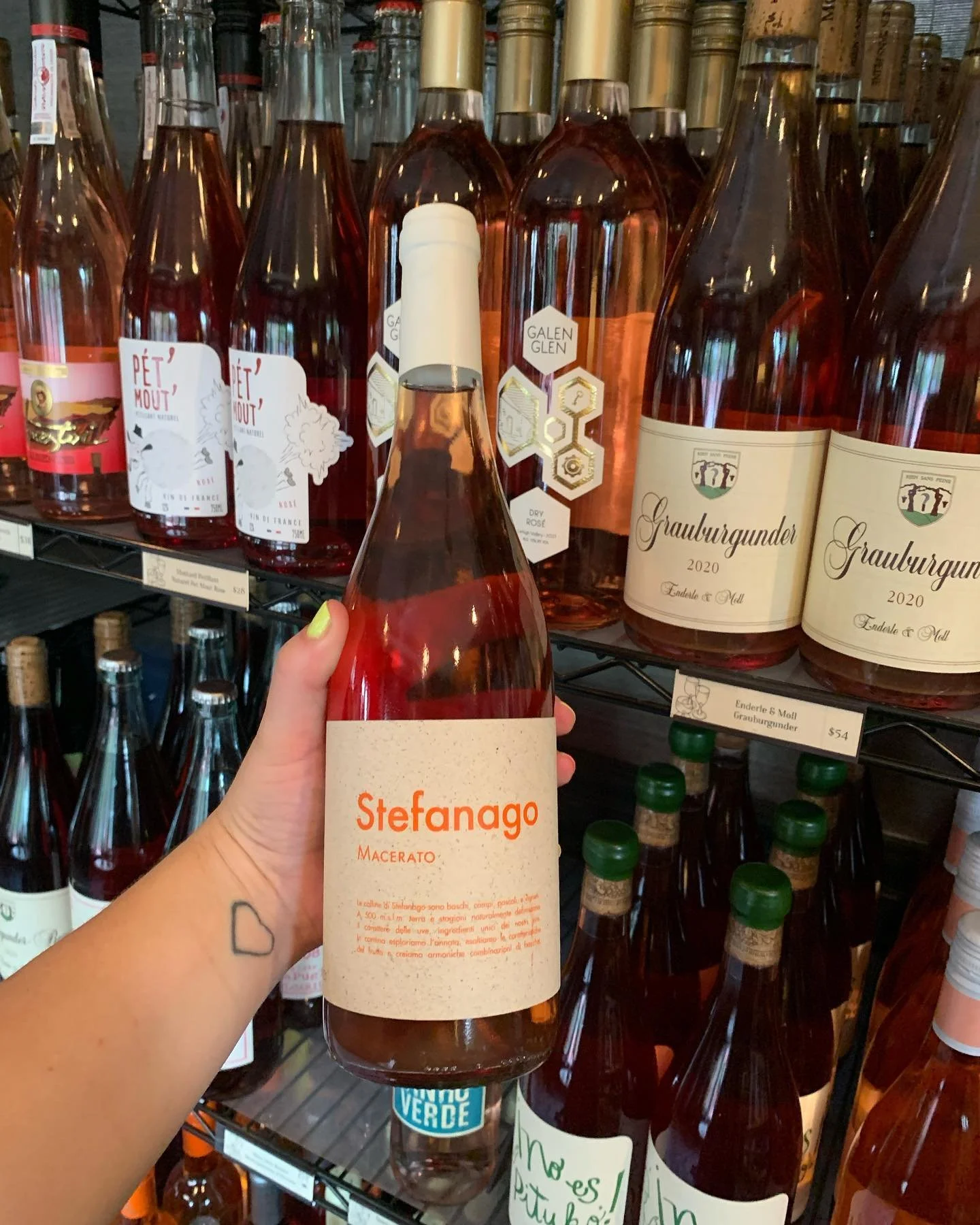 Some easy sipping on a Thursday drop in and shop our wine shop @hawthornesbeercafe or get it delivered swift &amp; speedy to your front door from @quicksipdelivery