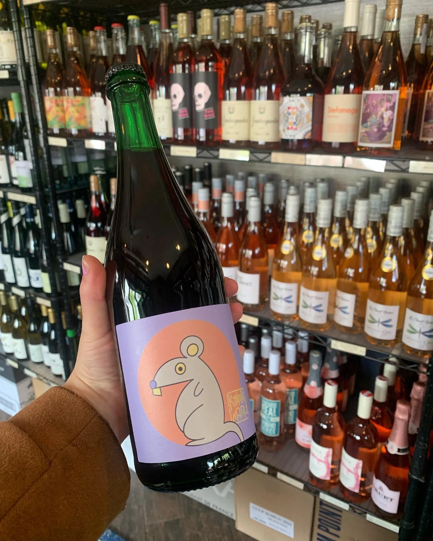 Got those Monday blues. Order all your favorite wine &amp; beers delivered super speedy right to your door from @quicksipdelivery #wineandbeer #philly #mondayfunday #winedelivery #deliversinphilly #mondaymotivation #mondays #philadelphia #drinks