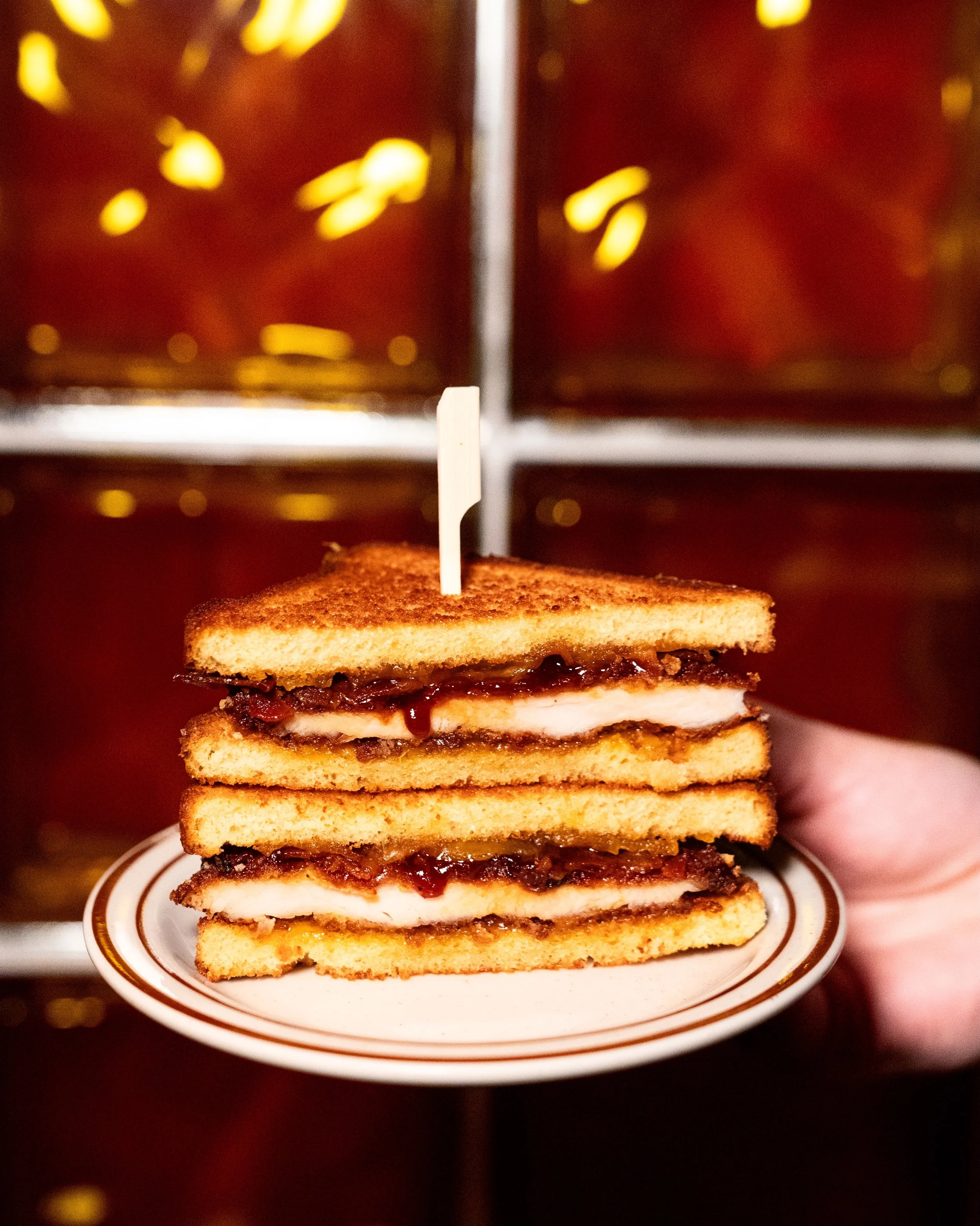 This week at WineDive, we&rsquo;re feelin Friendly&trade;️🤭
Crispy Cutlet, Bacon &amp; BBQ Sauce on a Potato Bread Grilled Cheese
