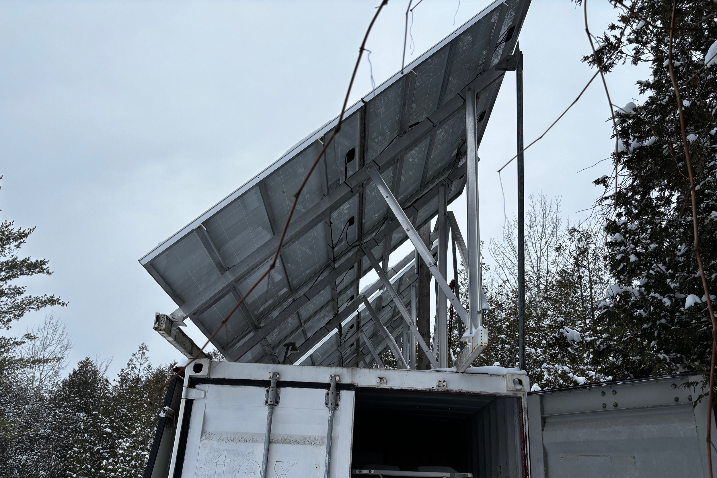 Before the upgrade, captured during our on-site evaluation.
This view highlights how winter conditions and system layout influenced performance, guiding the design of the upgraded off-grid solution.