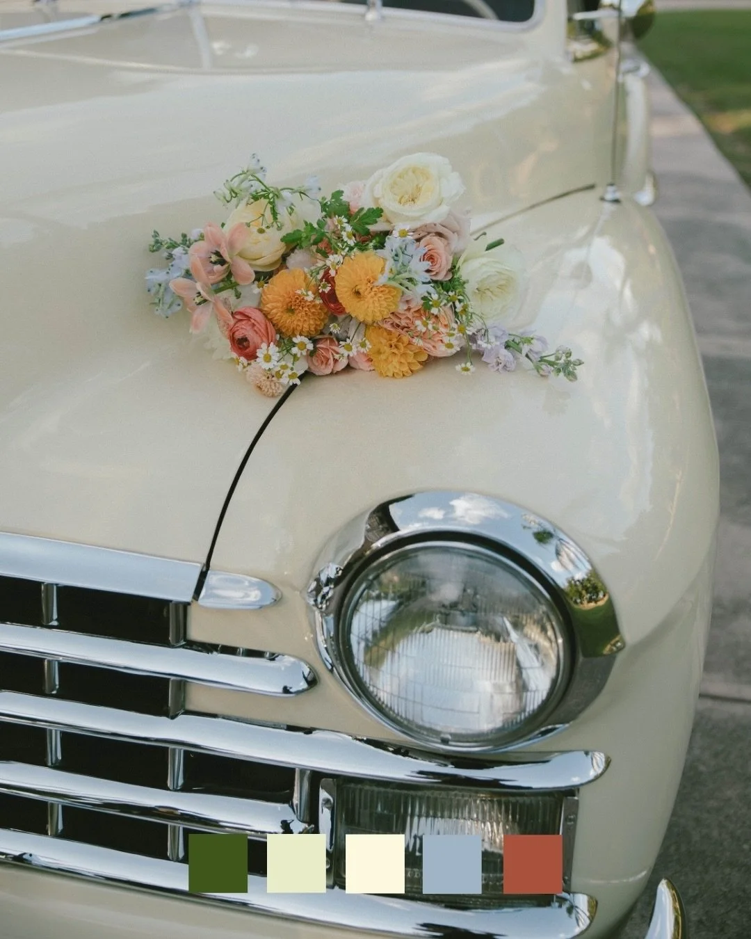 Lately I&rsquo;ve been deep in my Pinterest color palette era, so I decided to turn that obsession into a little series. I&rsquo;ll be pulling color inspo straight from details from wedding days I&rsquo;ve photographed. Consider this part one ❤️&zwj;