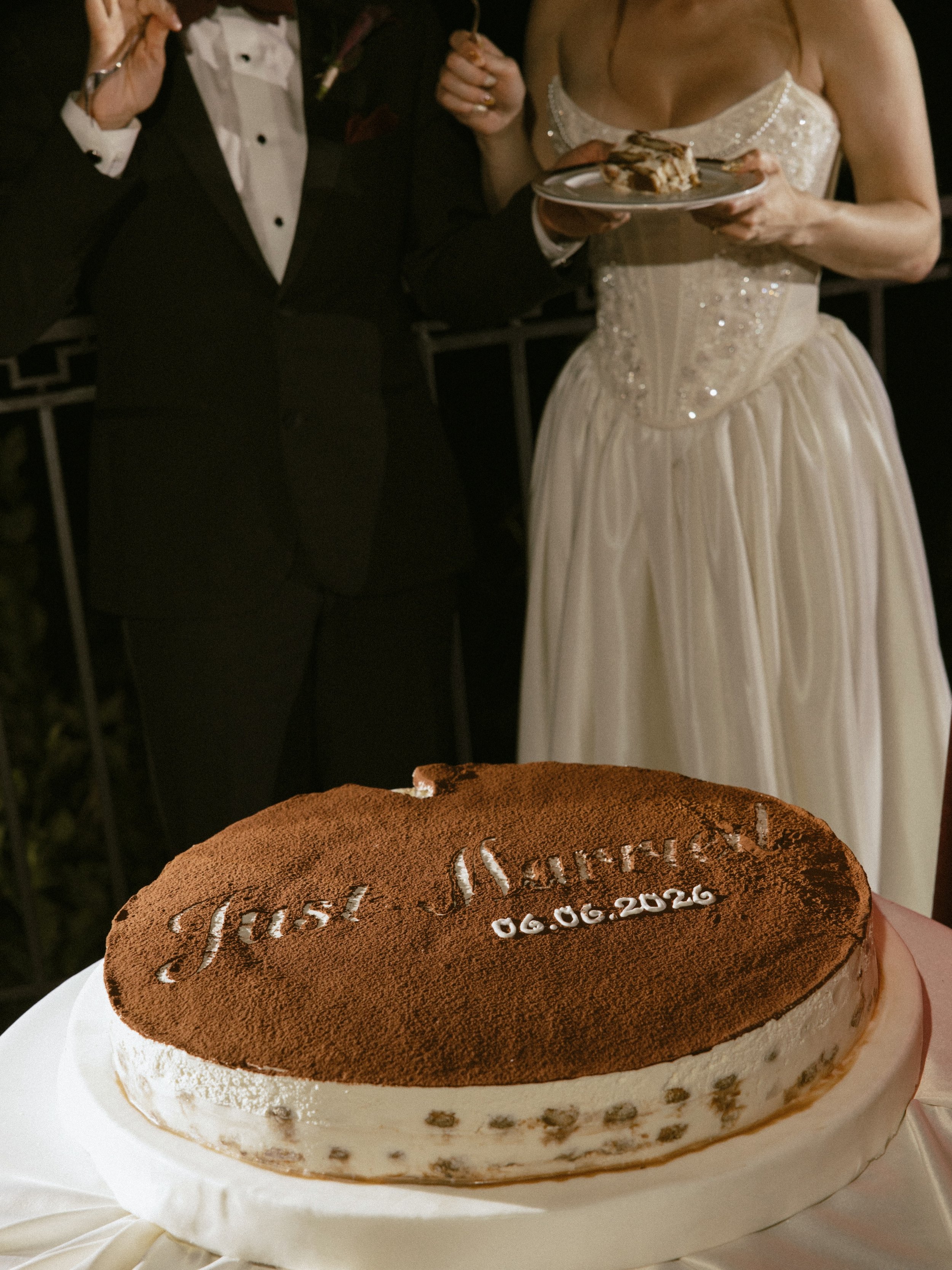 It&rsquo;s not an Italy wedding without a giant tiramisu cake🥂✨

Planning &amp; Design @the_amalfi_experience
Venue @villavettica
Photo @taykincaidphoto
Video @albertodaria
Hair &amp; Make-up @alessandromancinostudios
Flowers @amalficoastflorist
Sta