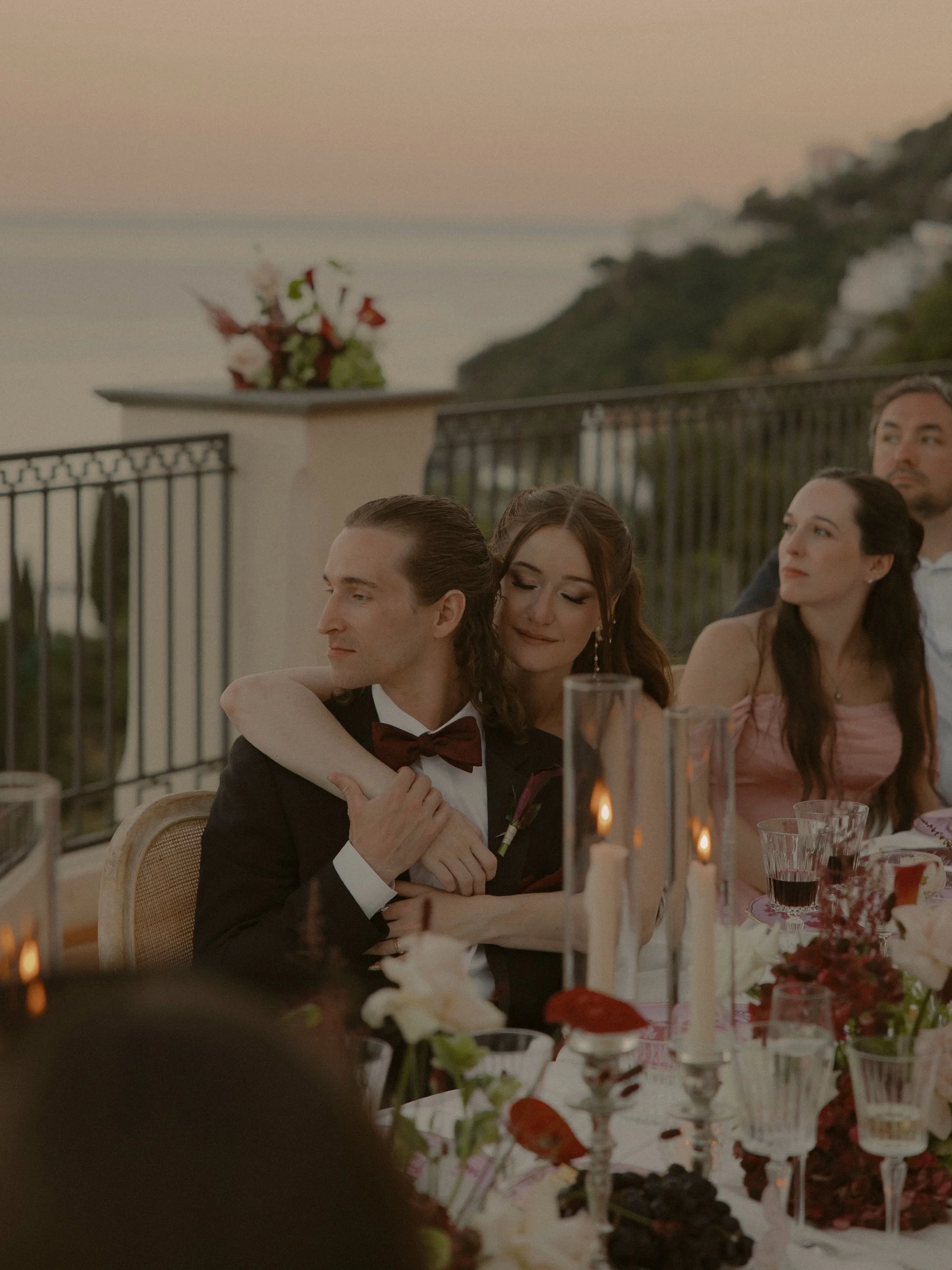 Nothing beats the vibe of a candlelit dinner overlooking the ocean ✨

Planners: @the_amalfi_experience 

Venue: @villavettica 

#italyweddingphotographer #destinationweddingphotographer #lakecomoweddingphotographer #amalficoastweddingphotographer #am