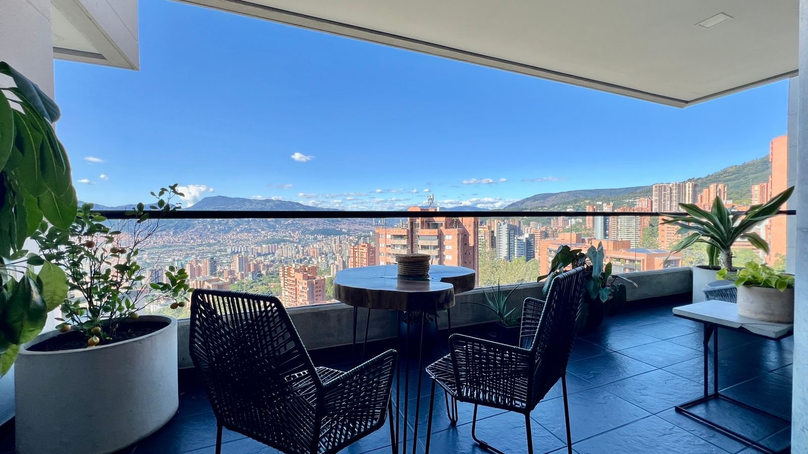 Tesoro Vista Lux Apartment