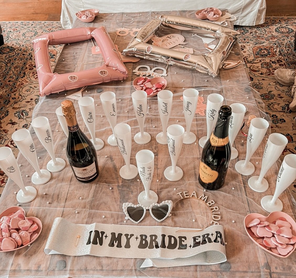 Customer photos = our favourite thing π₯Ί
Nicola celebrated her hen in style this weekend with our personalised flutes for her and her hens - thank you for your continued support of our little business π