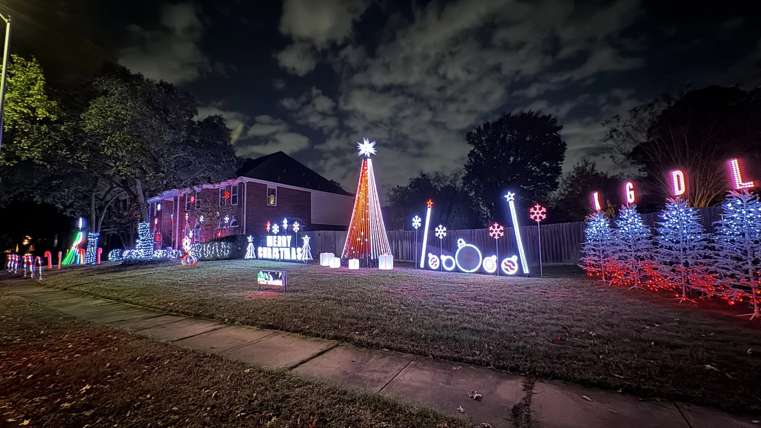 16927 Cottonwood Way: Light Show