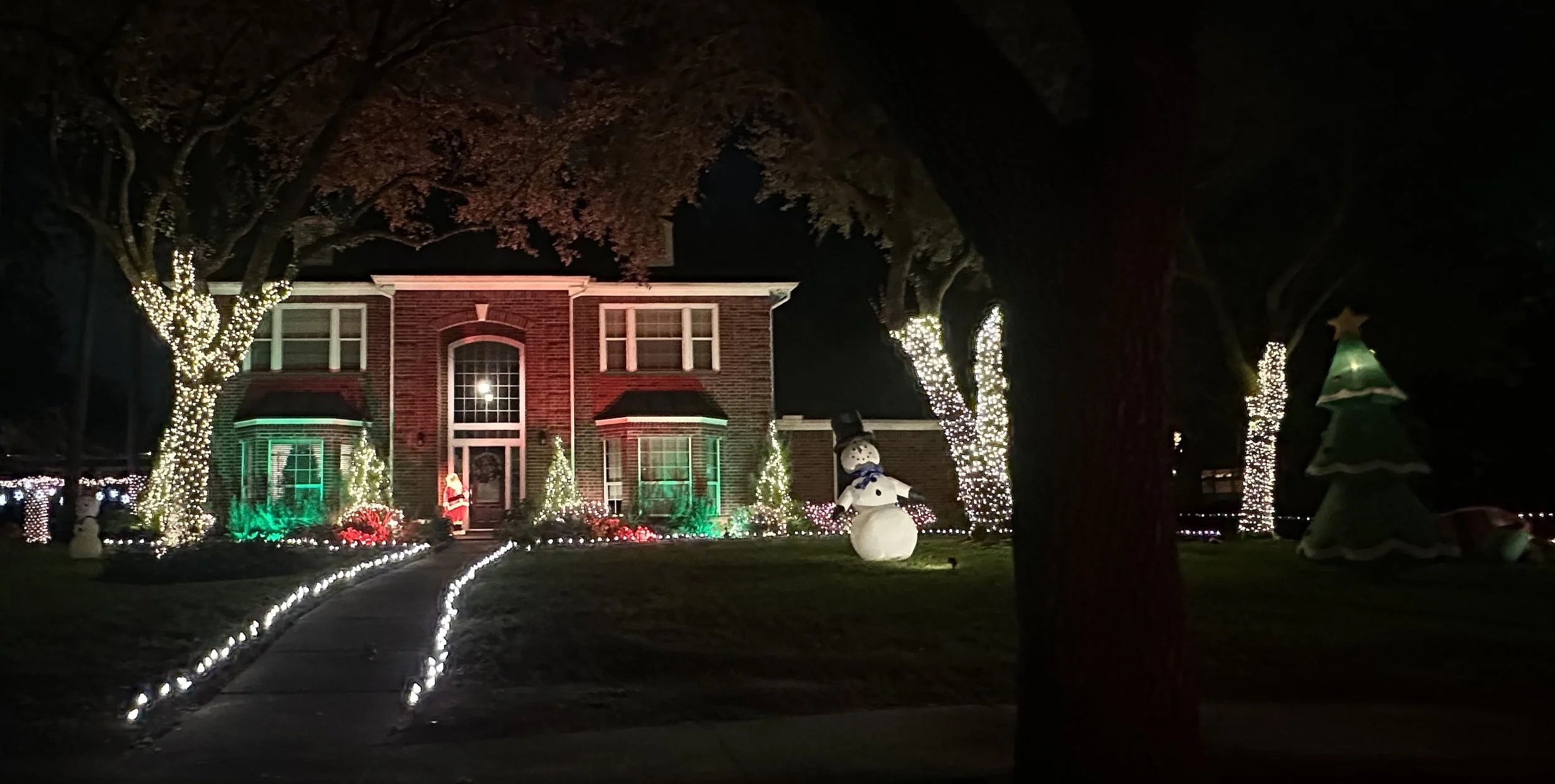 3739 W Pine Brook Way - Classic Christmas Inflatables