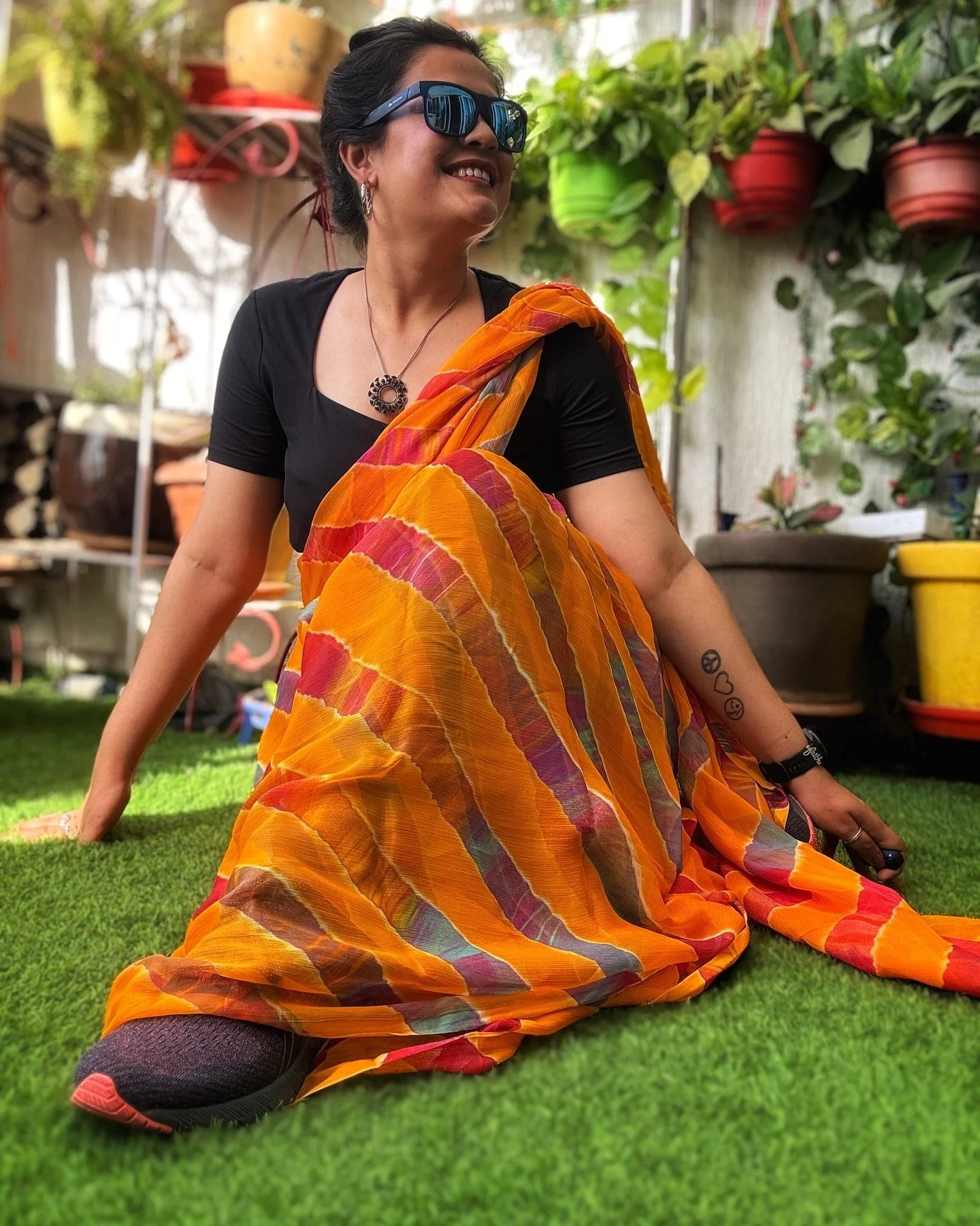 Posing in this beautiful traditional Leheriya saree by Tarangini handloom😇

@tarangini_handloom is a venture started by my mother and sister in law @aishwaryaudainia - where they handpick sarees from various looms across India and resell them at a v
