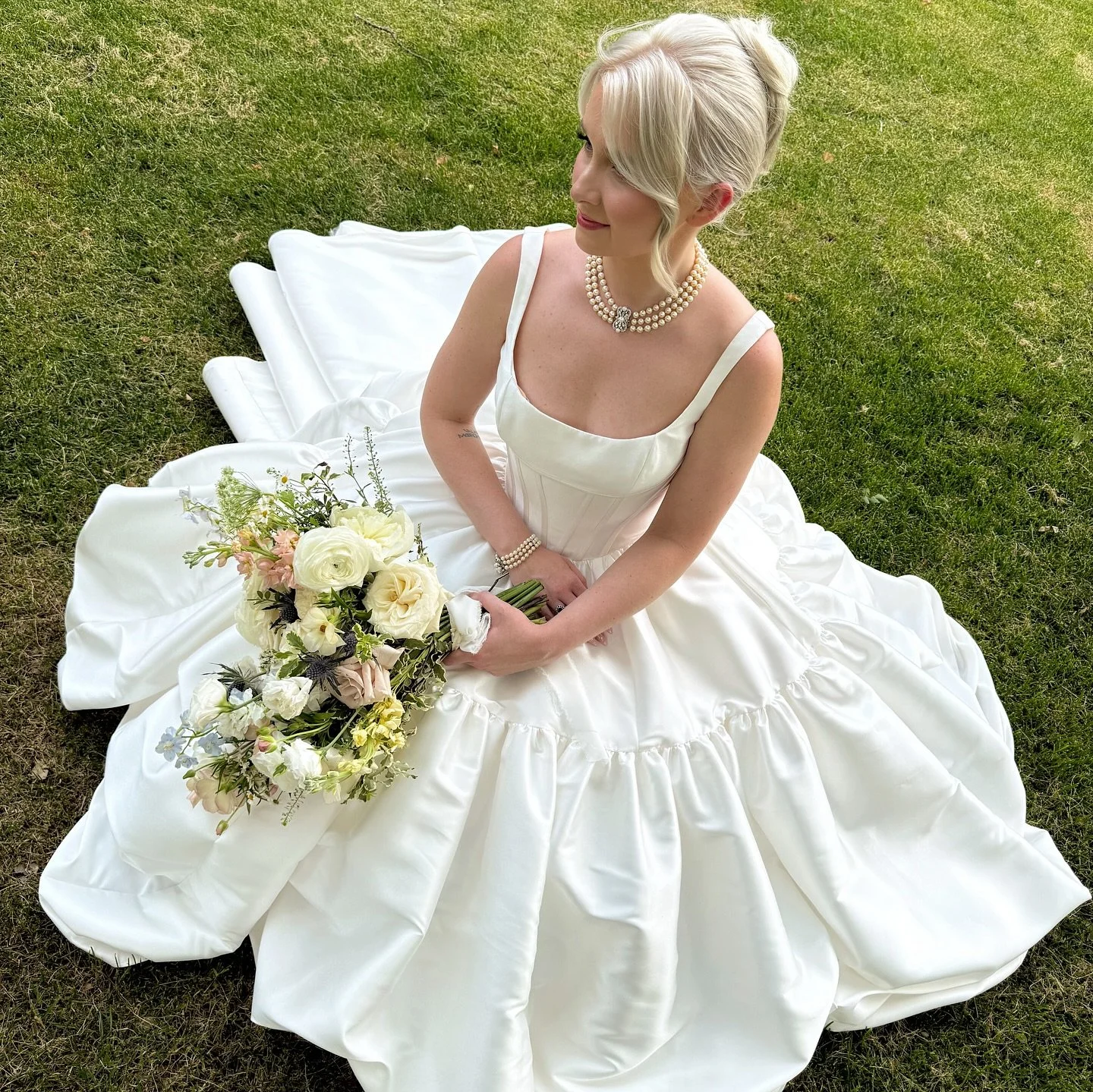 a whimsical June wedding in Jersey 🕯️💌🦢

content creator: @serenecontentco 
photography: @jonathanhicksjr_ 
venue: @skylandsmanor_frungillos 
florist: @hexacres 
hmua: @jaiclaire.hair @bridal.by.kg 
entertainment: @poshdjs 
dress: @houseofstpatric