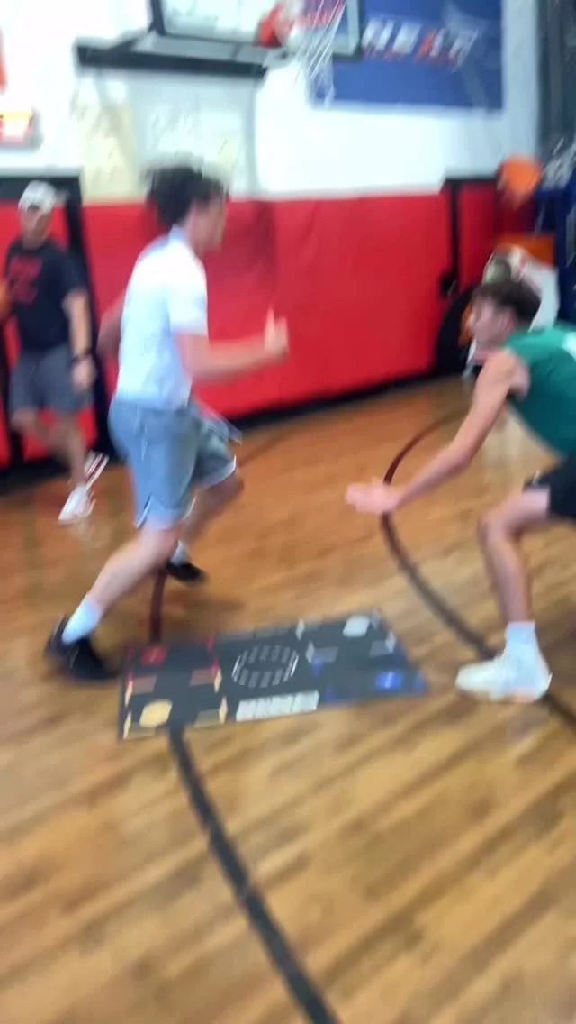 Another week to get ready for the winter season! Sneak peak into our Invite Only Boys skill workout.
Great players have a balance of skill work, situational reads IQ, shooting and strength work!
We got all 4 here in Wyckoff NJ 📍Next Play