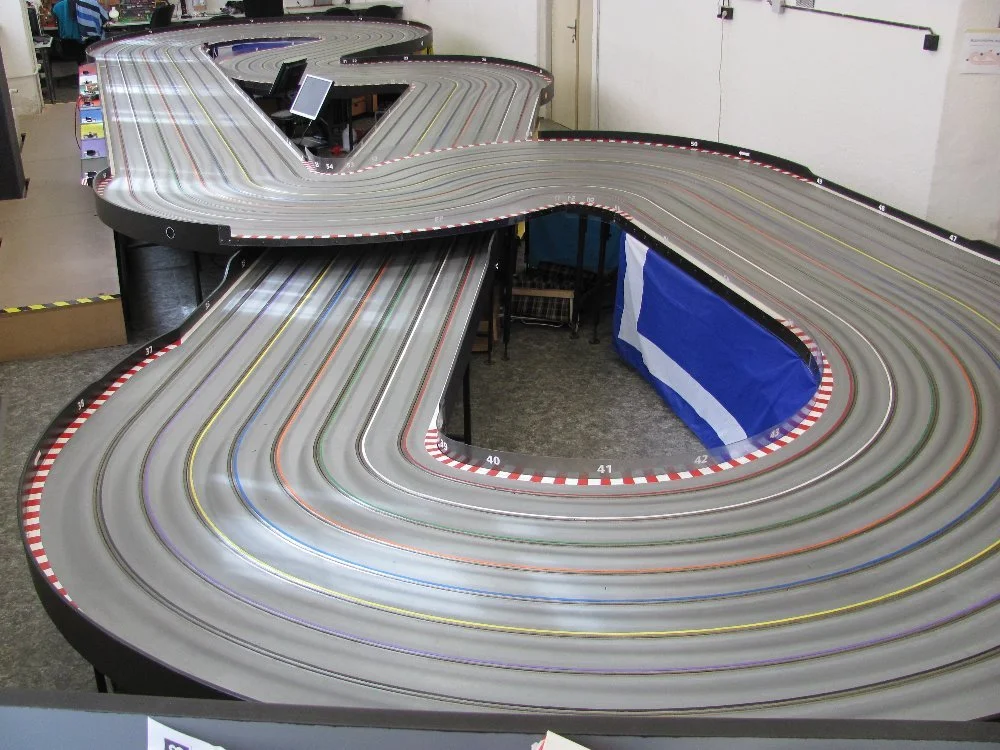     SCRC Praha 7       
     8proudová, délka 30,1 m, napětí 8, 12, 16 V
     Adresa: Tusarova 1216/49-51, Praha 7
     Kontakt: pavel-hrabal@seznam.cz