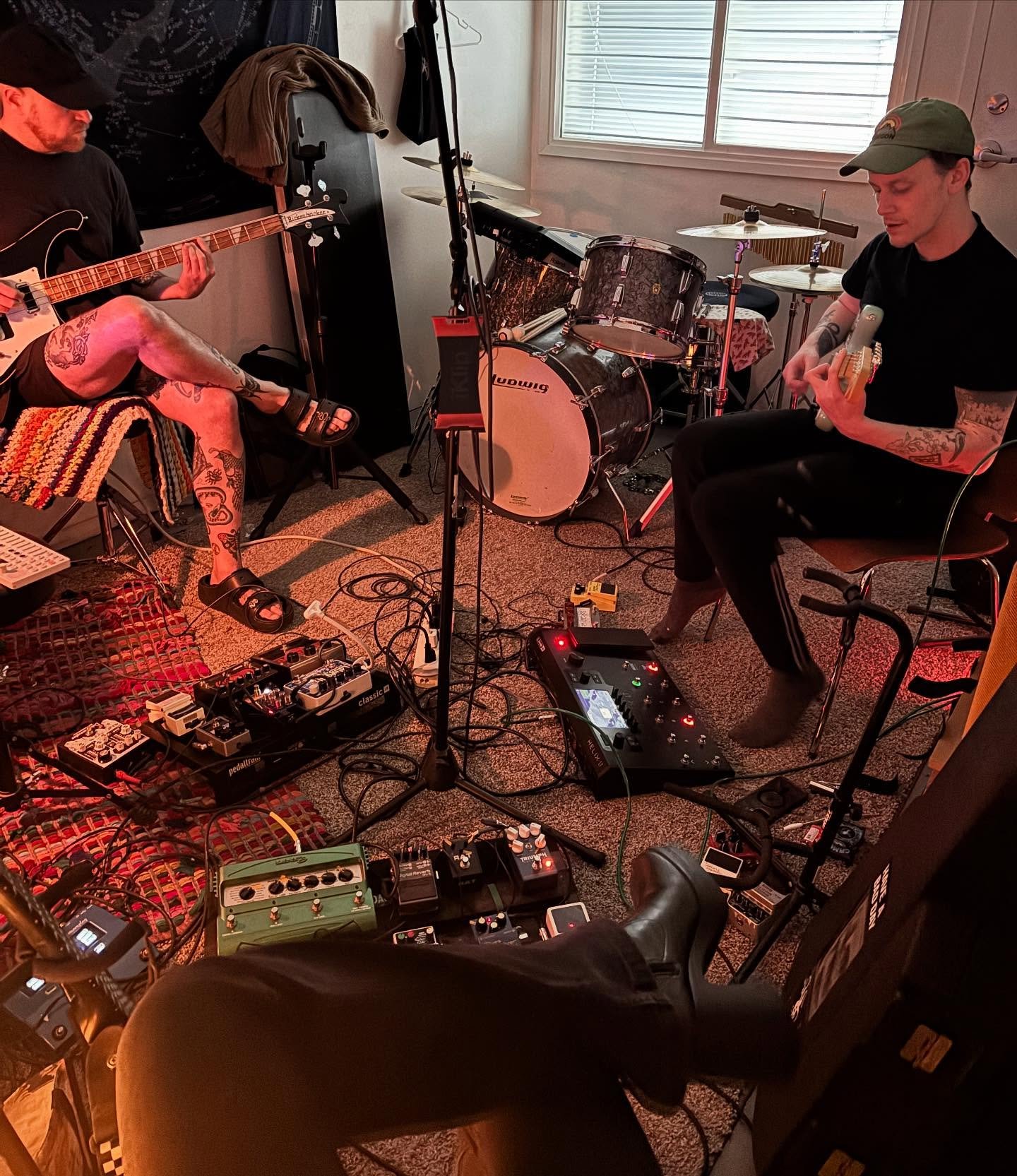 ✨ tomorrow! ✨ @mosswoodloft is located at 932 12th Ave, Capitol Hill above Moss Alley Motors - 21+ - $15 cash or Venmo at the door - doors at 7:30, music starts at 8:30 with @itstommyeliot , followed by @we_are_brat and then we close out the show! 💚