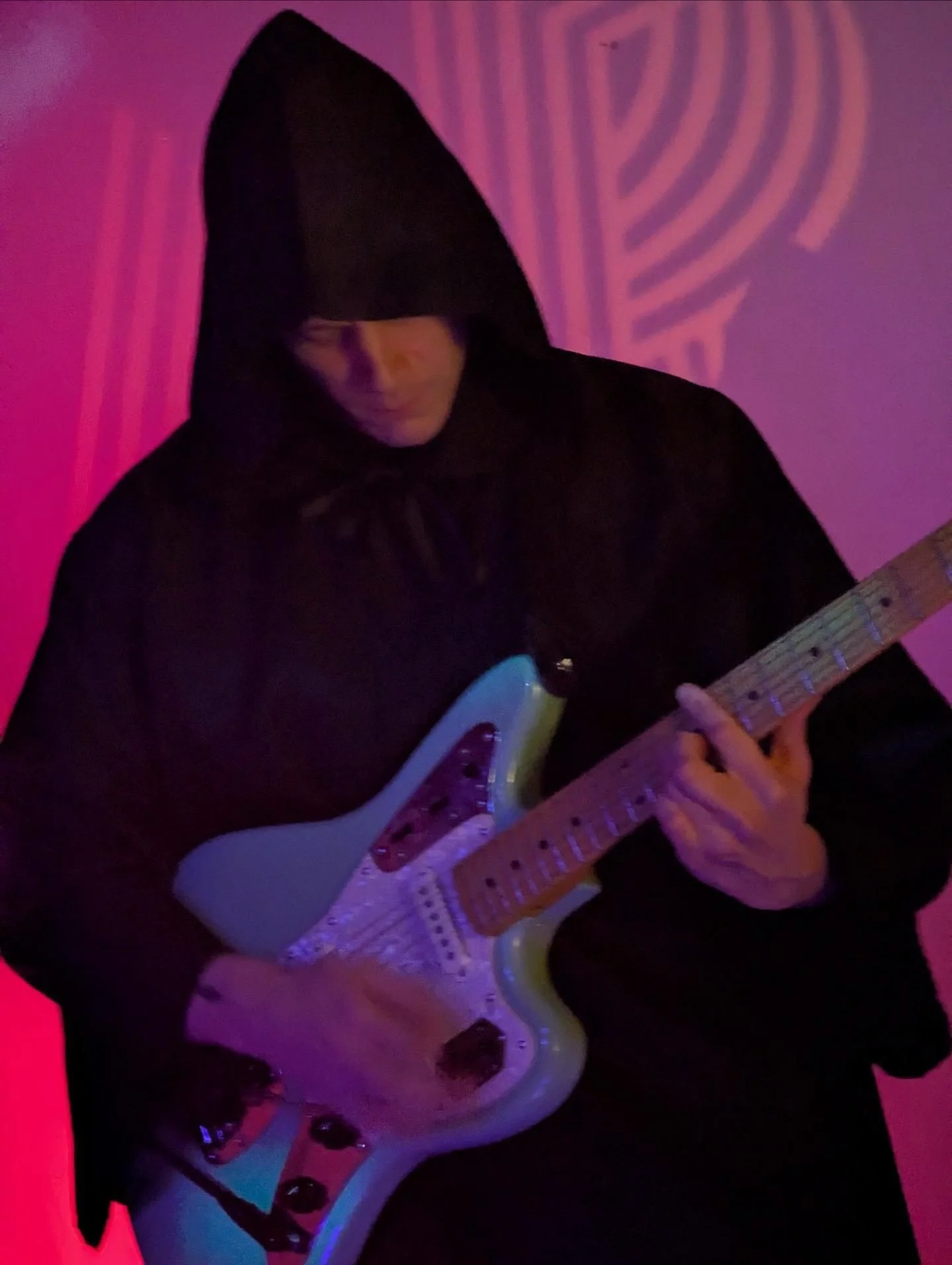 Sir Sean, Lord of the Lead Guitar, Protector of the Pedal Boards, Wizard of the Whammy Bar 🙏 
.
#mamasnewcult #seattlemusic #seattlemusicscene #seattleband #seattlebands