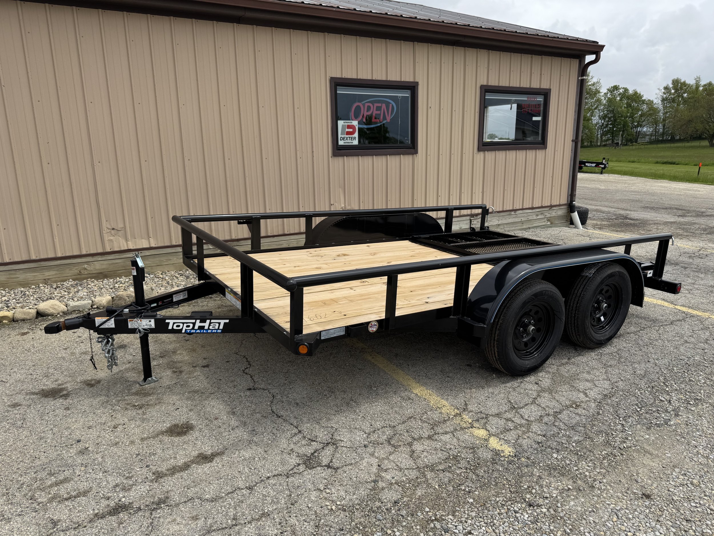 Top Hat 83"x12’ MP, 83" Box Lay in Tailgate