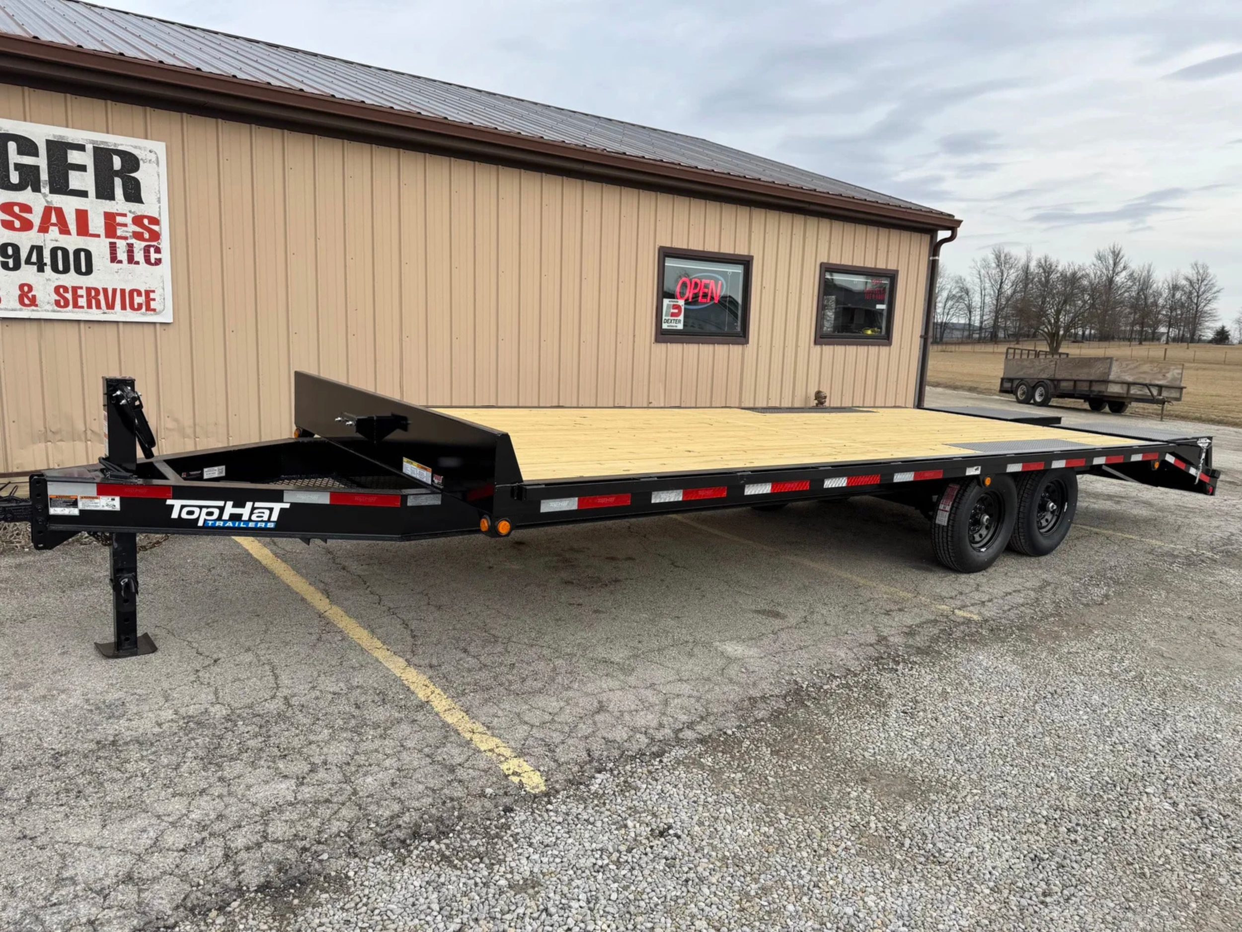 Top Hat 102”x24’ Deckover, 4’ Jumbo Ramps