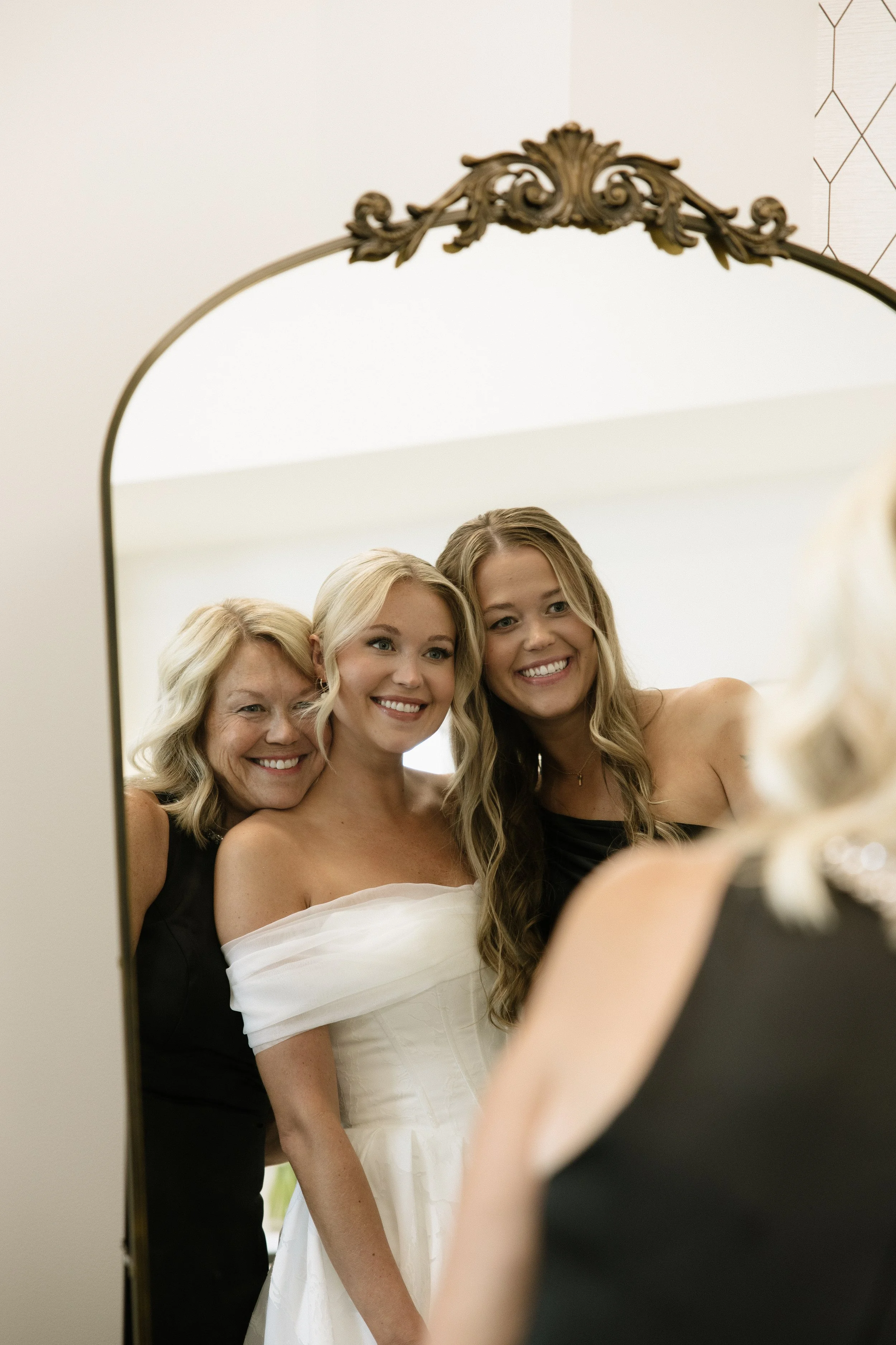 RevelWoodsPhoto-ErpeldingWeddingPreviewsThe44VenueFargoND-5380.jpg