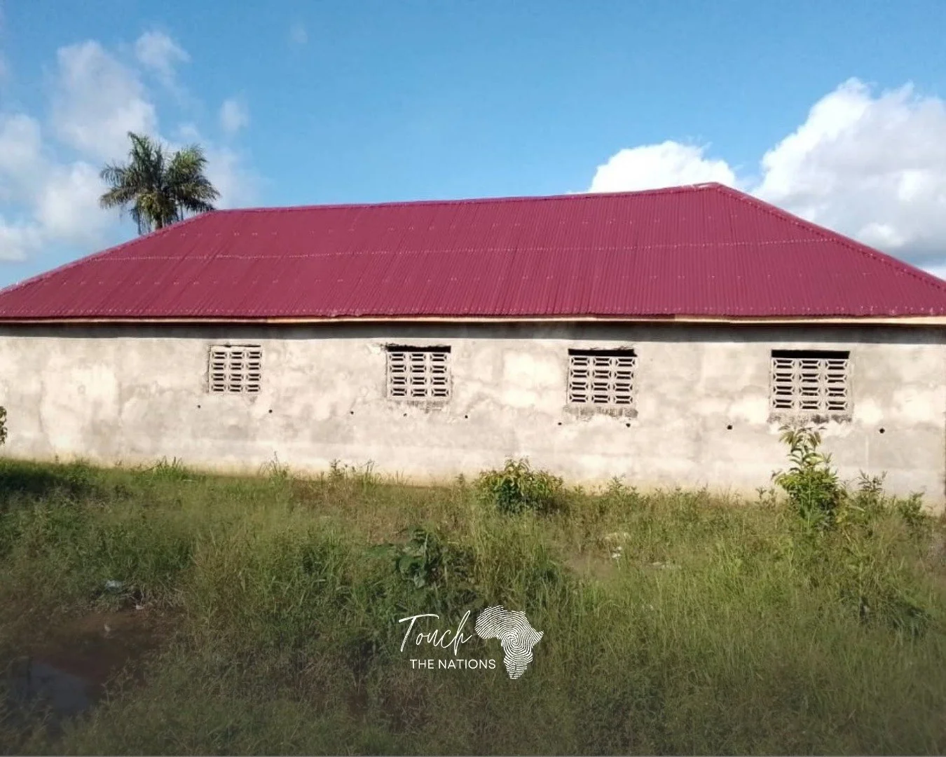 Progress continues in Liberia, where construction of the new school is nearly complete. 🏫

Heavy rains and flooding have temporarily delayed final work, but plans are underway to build a retaining wall and strengthen the foundation before finishing 