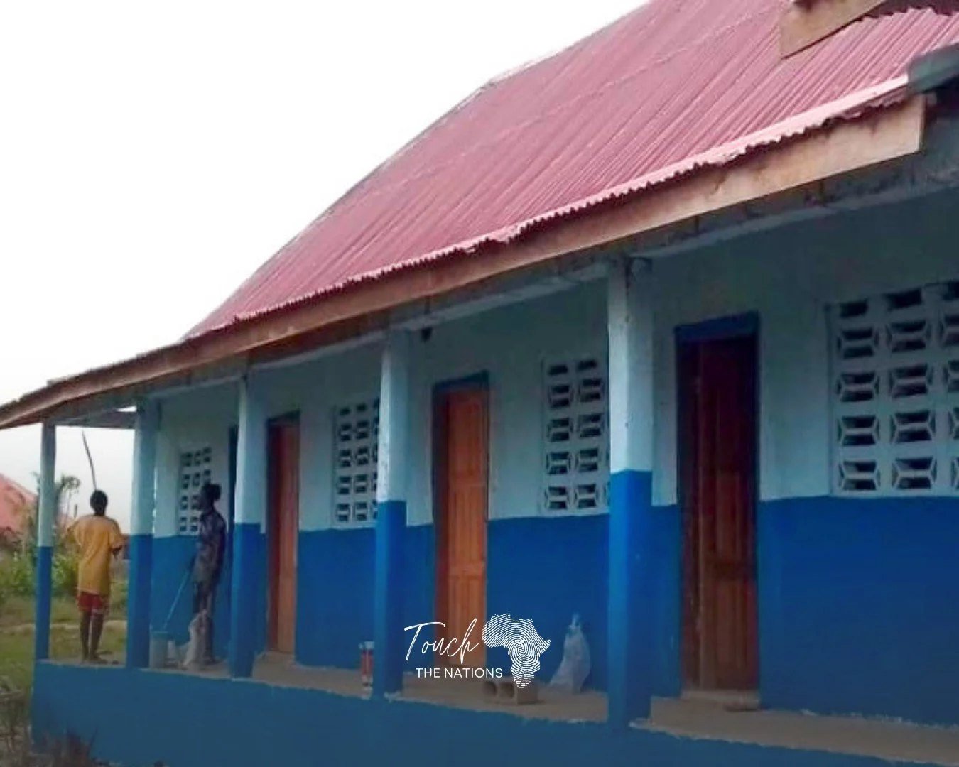 Building what comes next. 📚

The school project in Liberia has reached an exciting milestone with the building now fully painted.

As the project moves forward, the next phase will focus on furnishing classrooms with desks, chairs, and essential lea
