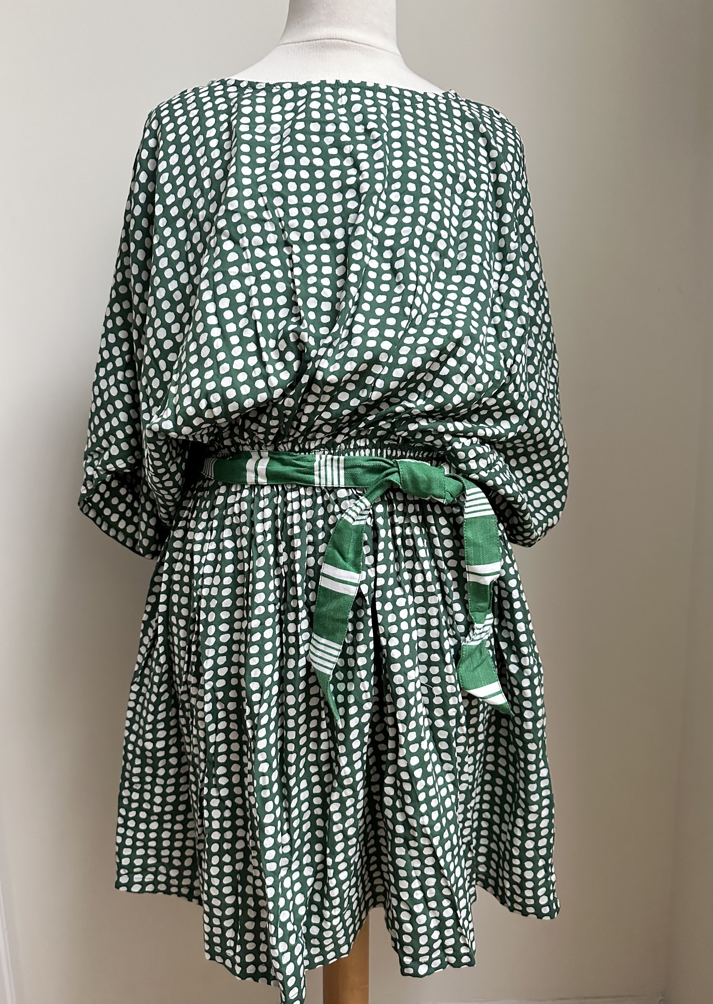 E22fr25 green dress 1.jpeg