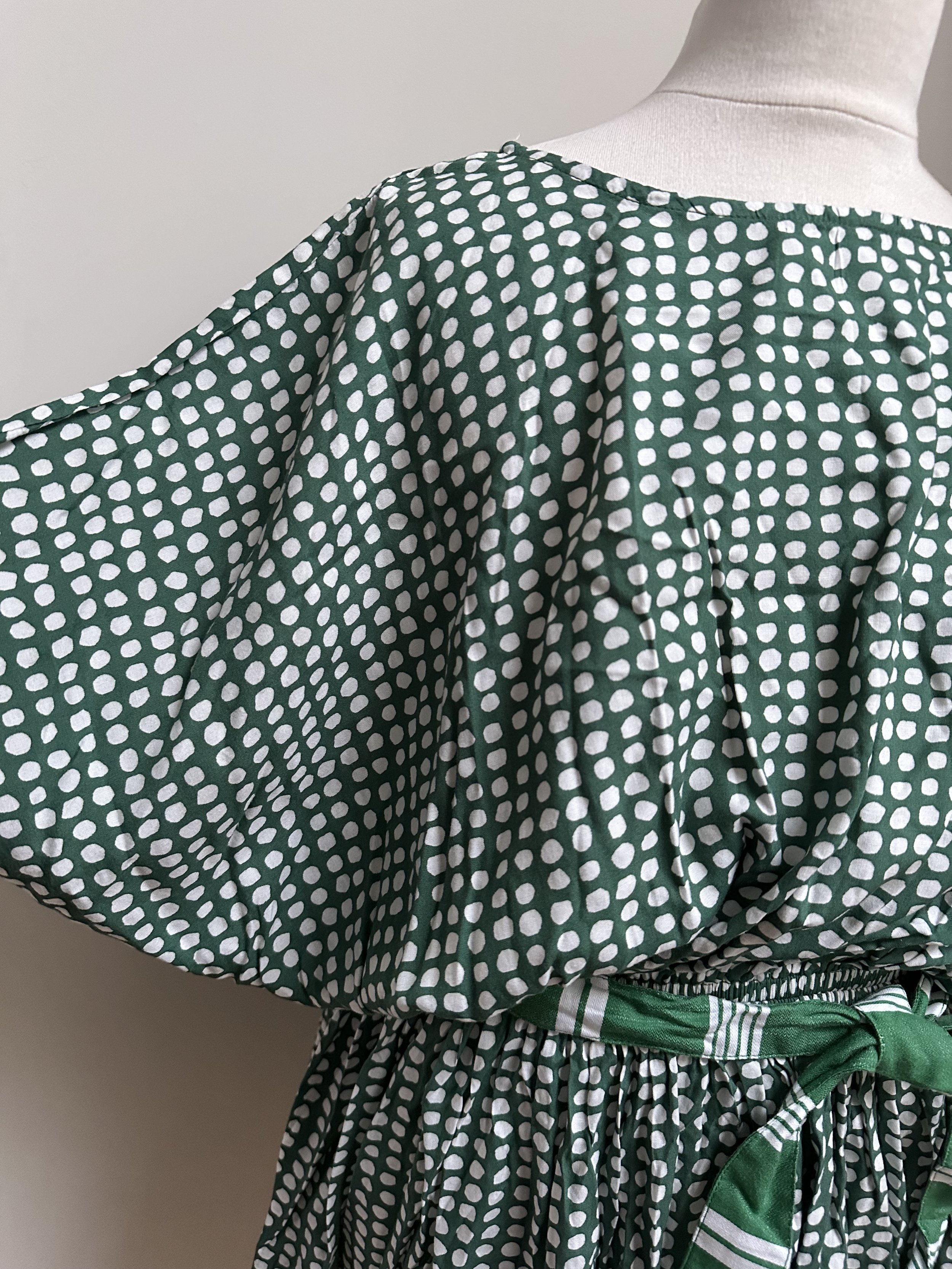 E22fr25 green dress 4.jpeg