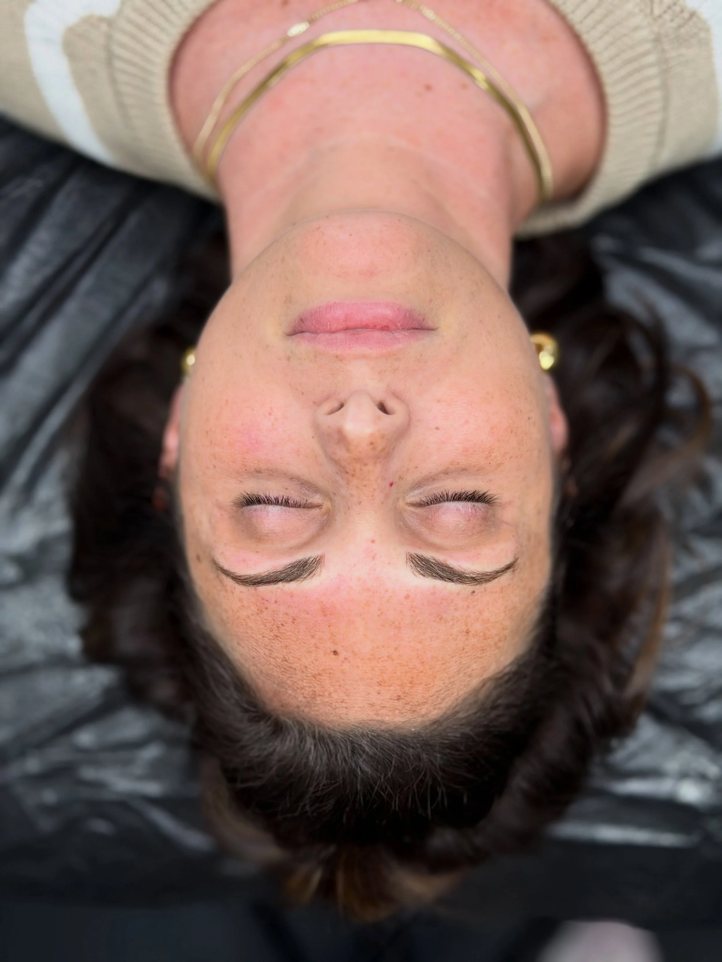 Brows look so good you can&rsquo;t even tell their tattooed 😏🤍

Service &rarr; Natural Microblading 
Time &rarr; 2.5 hours
Cost &rarr; $500 
Downtime &rarr; None

Schedule your brow transformation through my website or message me for any details ✨
