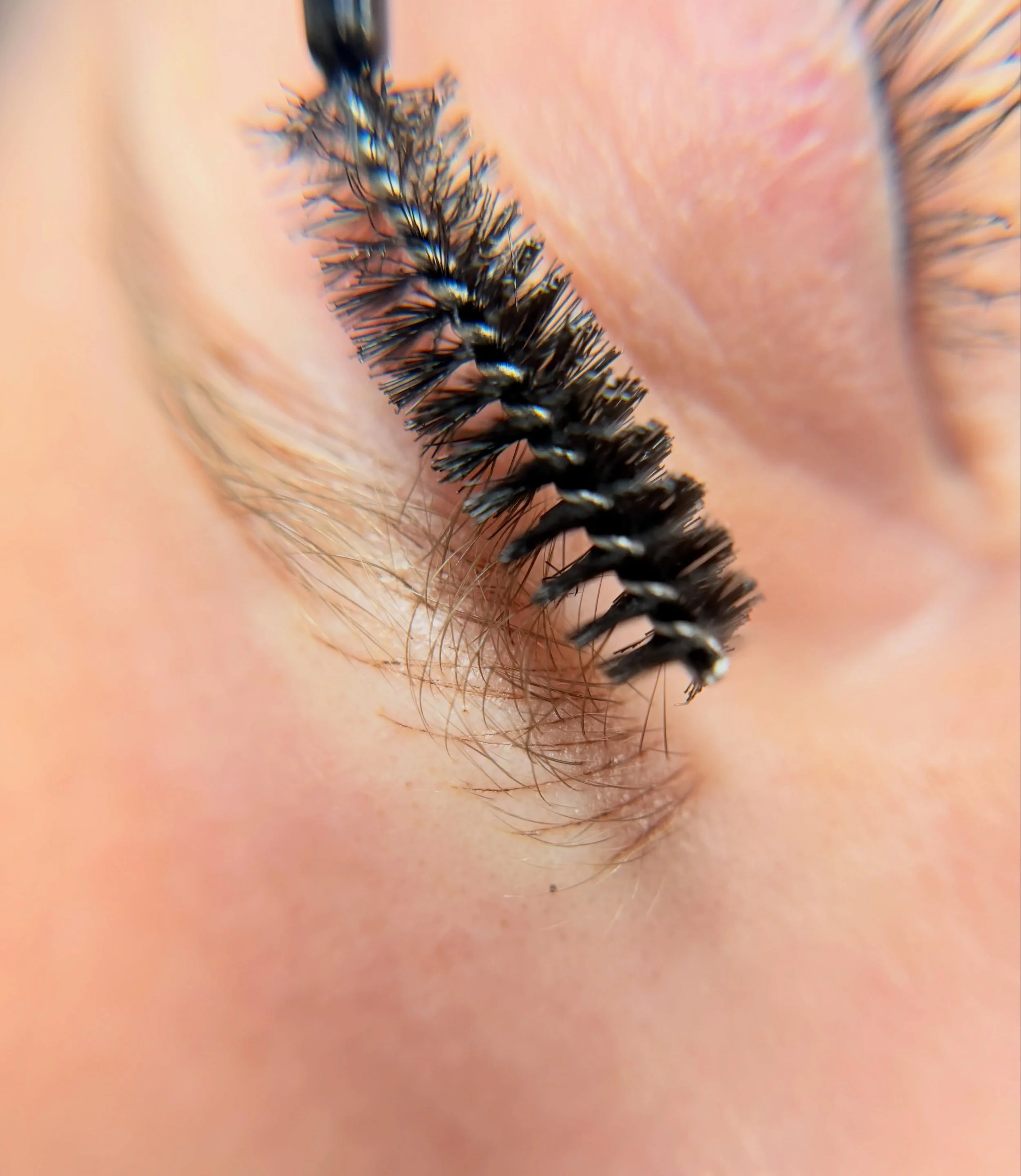 ✨ Microblading vs. Nano Brows ✨

Both create natural-looking hair strokes, but the biggest difference is how those strokes are created.

🤍 Microblading uses a manual tool to create each hairstroke. It gives me a lot of control over the direction, de