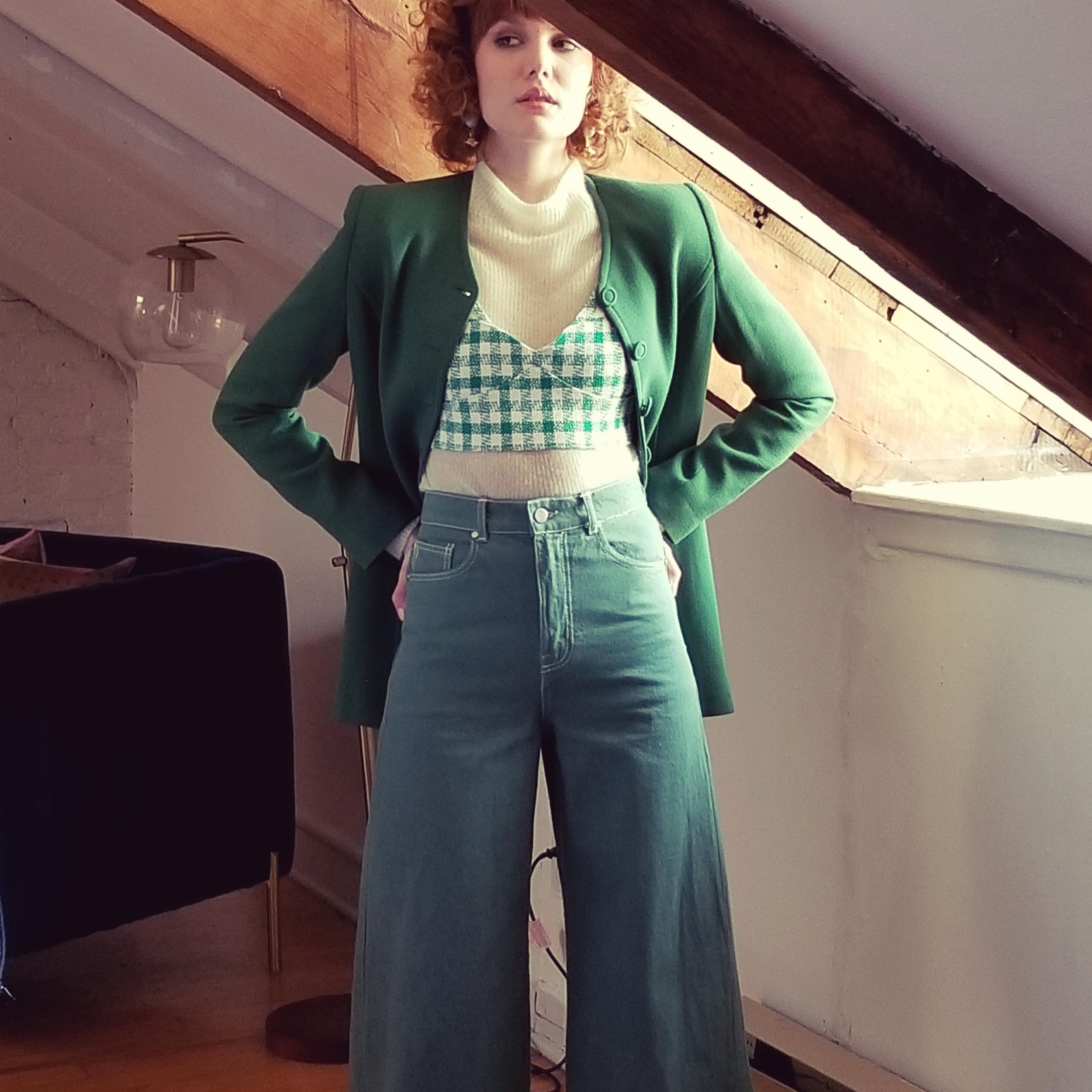 #behindthescenes 🌱 Archive - Le beau blazer vert prairie de @claudineetchantal port&eacute; par @camduceppe x @publicimagemgmt 

Mise en beaut&eacute; @karimavezina 
Styliste @marinesaussereau 🕊️
Boucles d&rsquo;oreilles @claudineetchantal 
Col rou