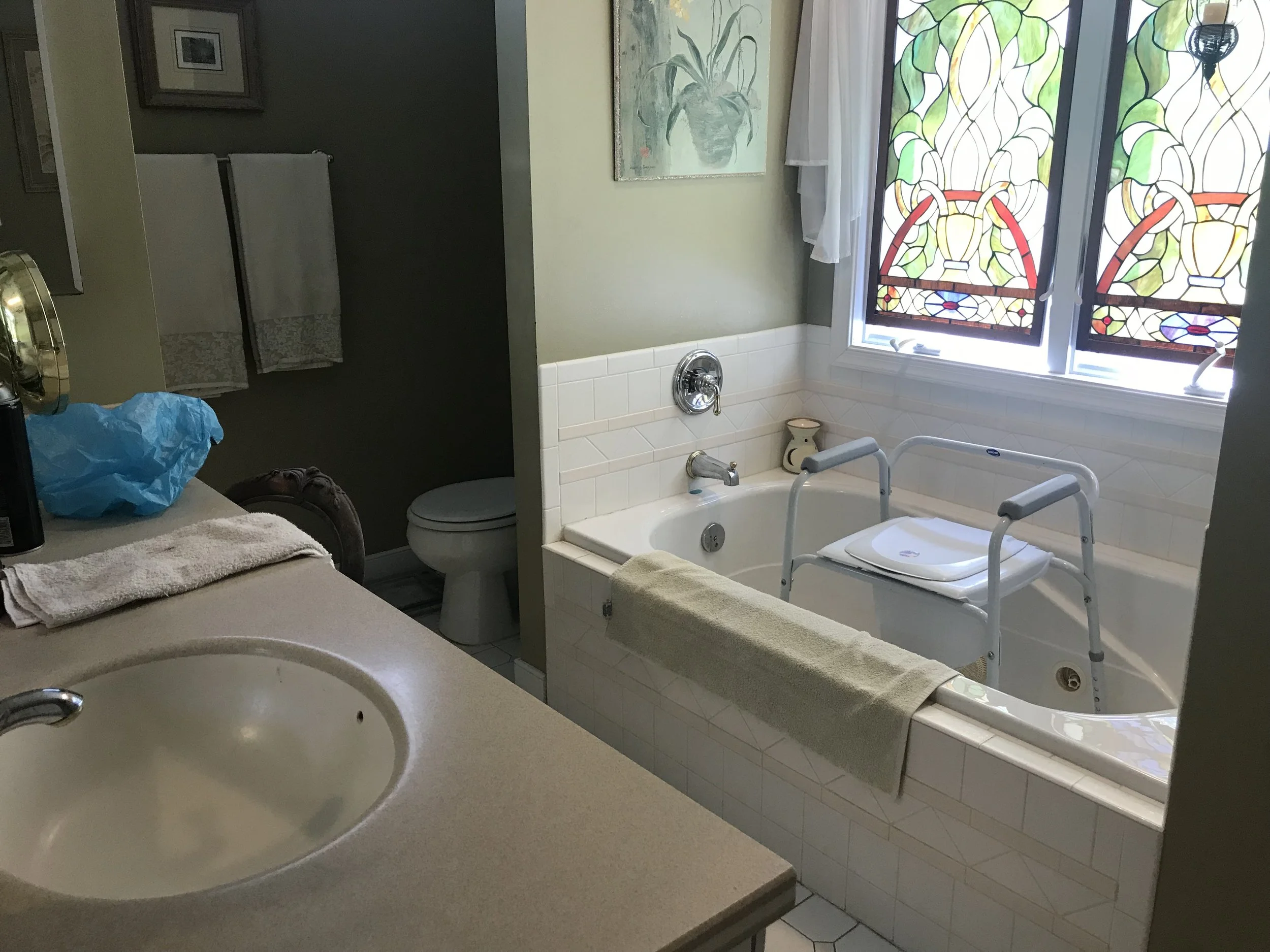 108 bath before.jpg