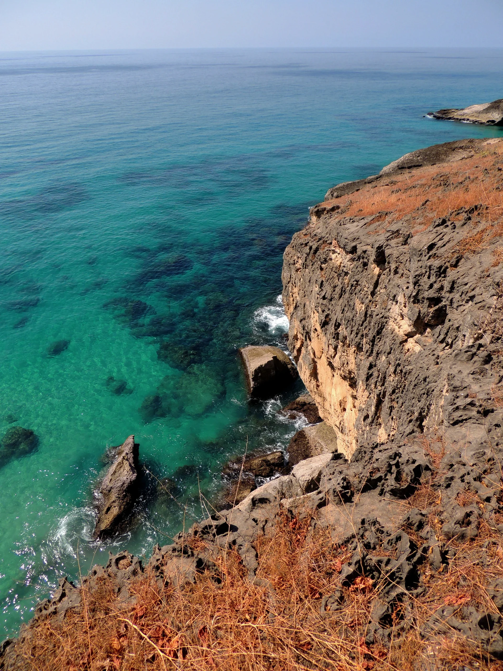 dhofar-rocky-coastline.webp