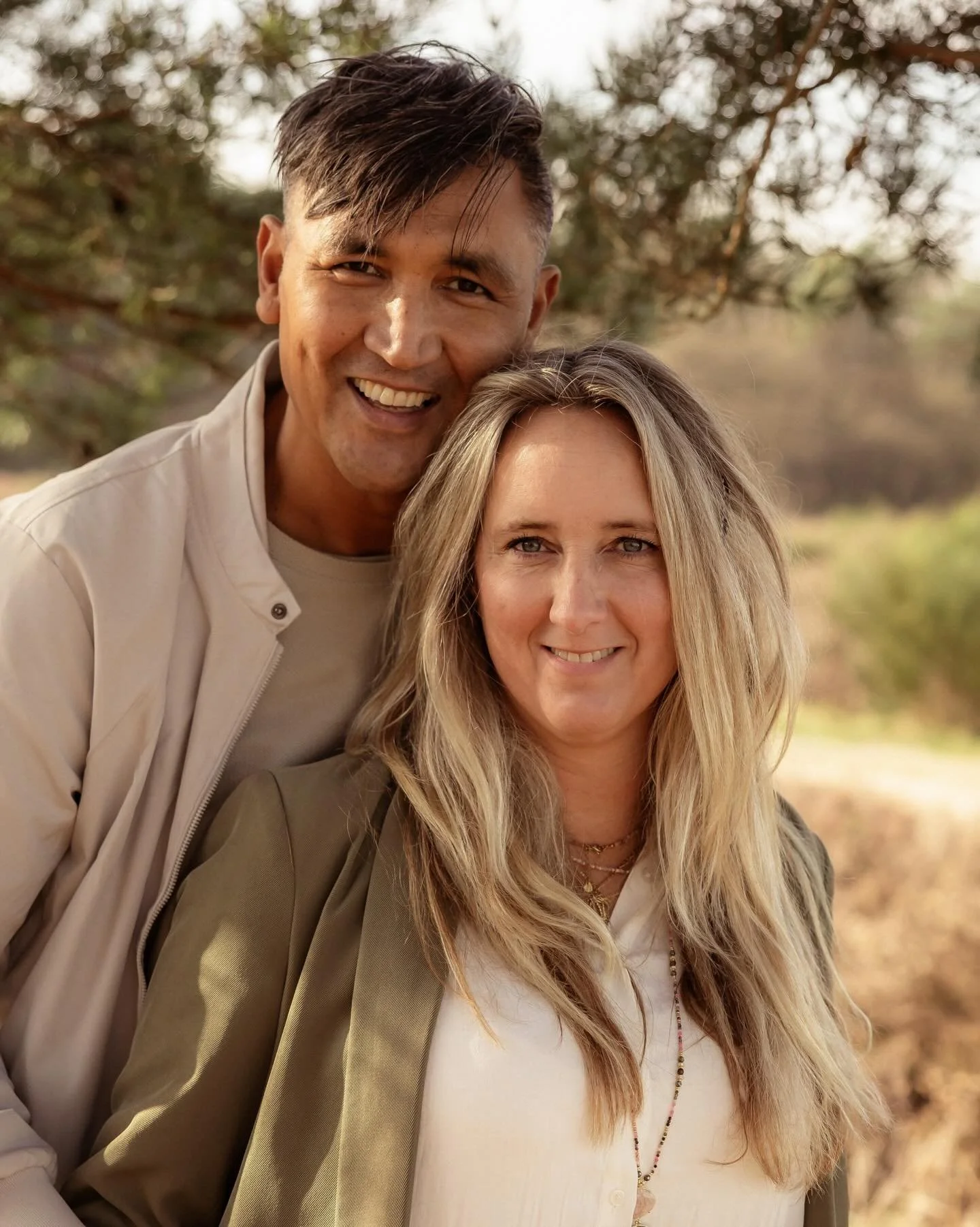 ✨april mei en juni zitten BIJNA vol✨

Een gezinsshoot of familieshoot is vaak ook gewoon een love, portret of motherhood shoot. Ik leg de connectie, verbinding en kleine momenten tussen jullie vast. Dat ziet er voor ieder familielid weer anders uit.
