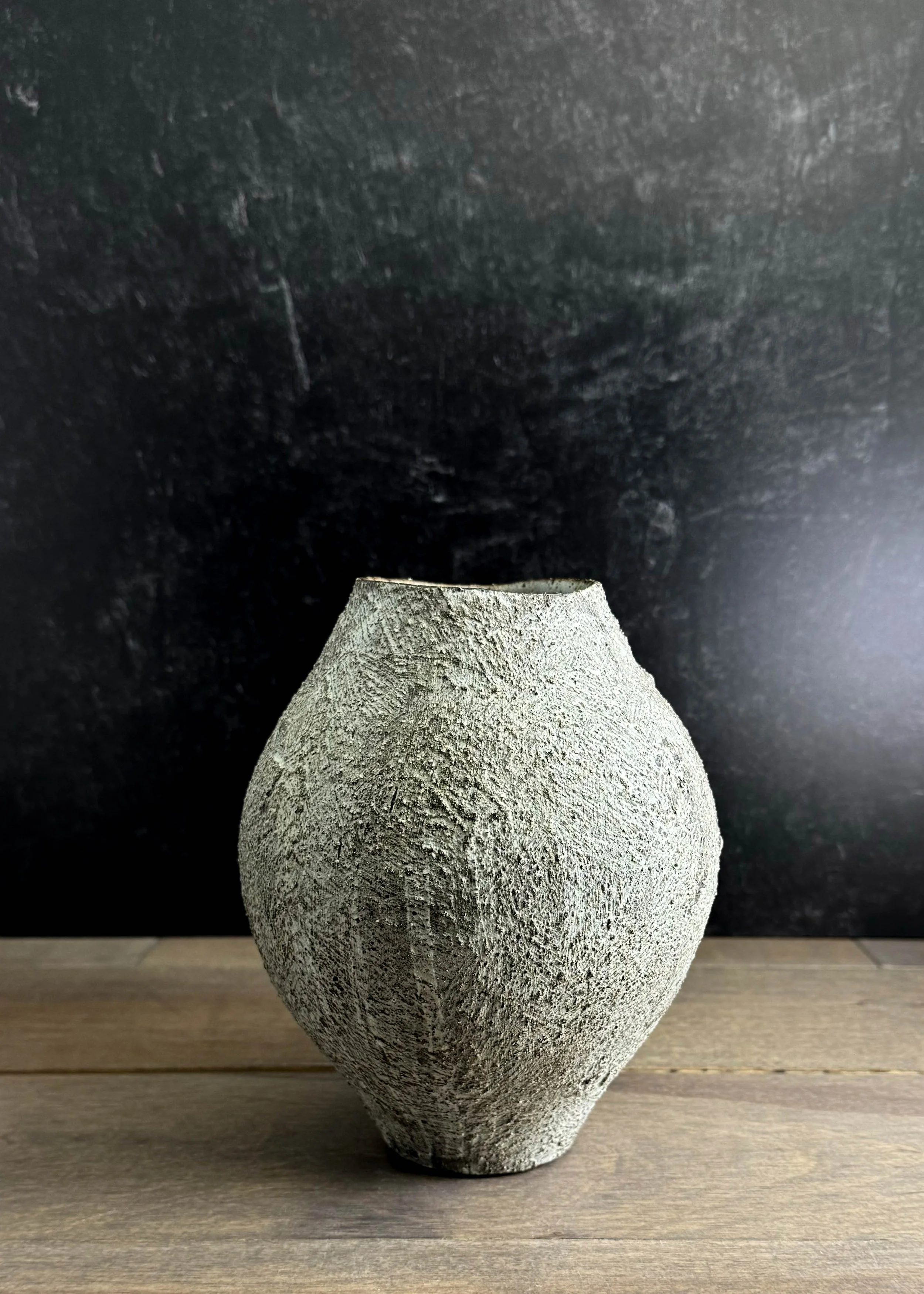 CurvyTextureVase1.jpg