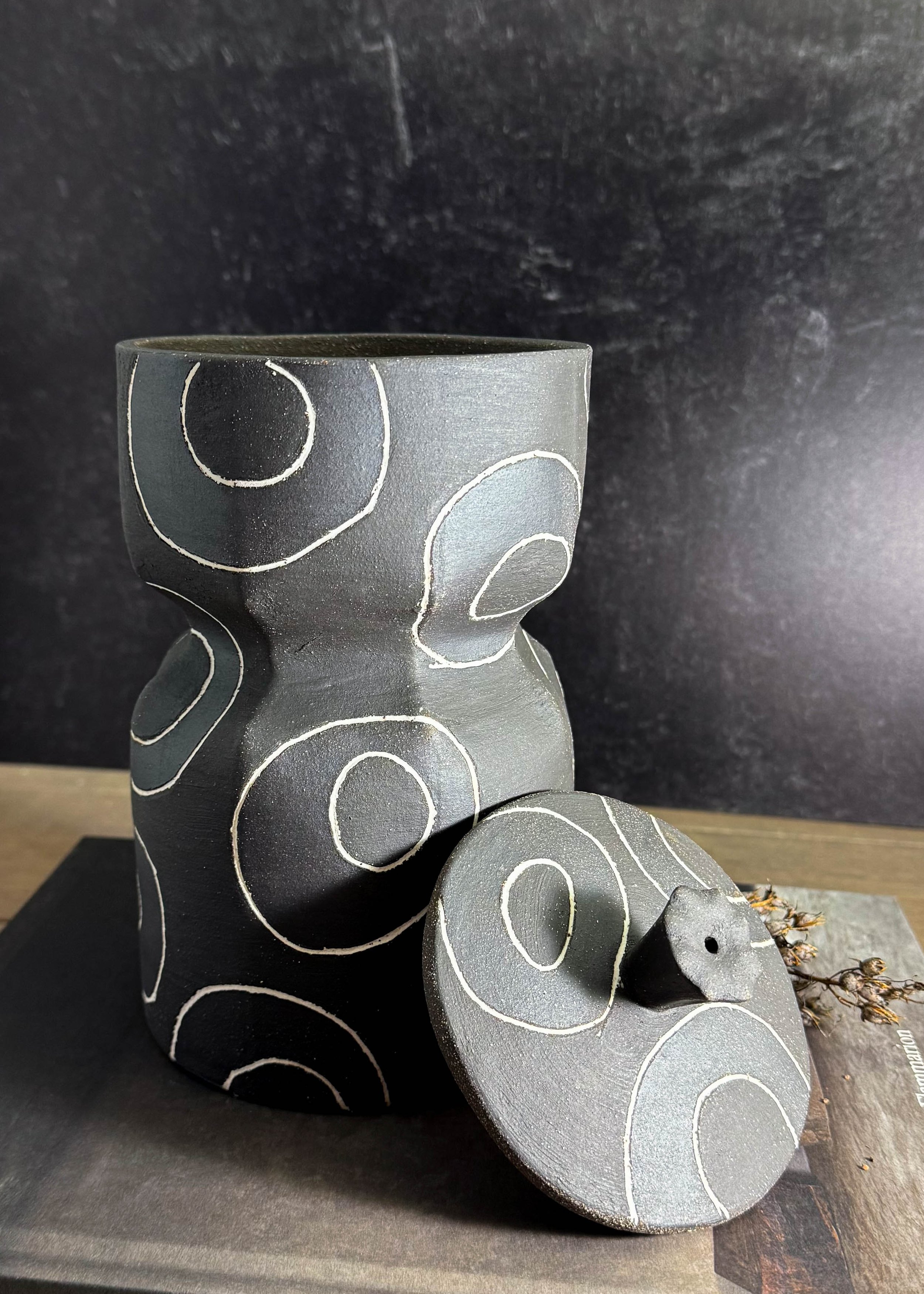 Oxide_Os_Black_Jar-4.jpg