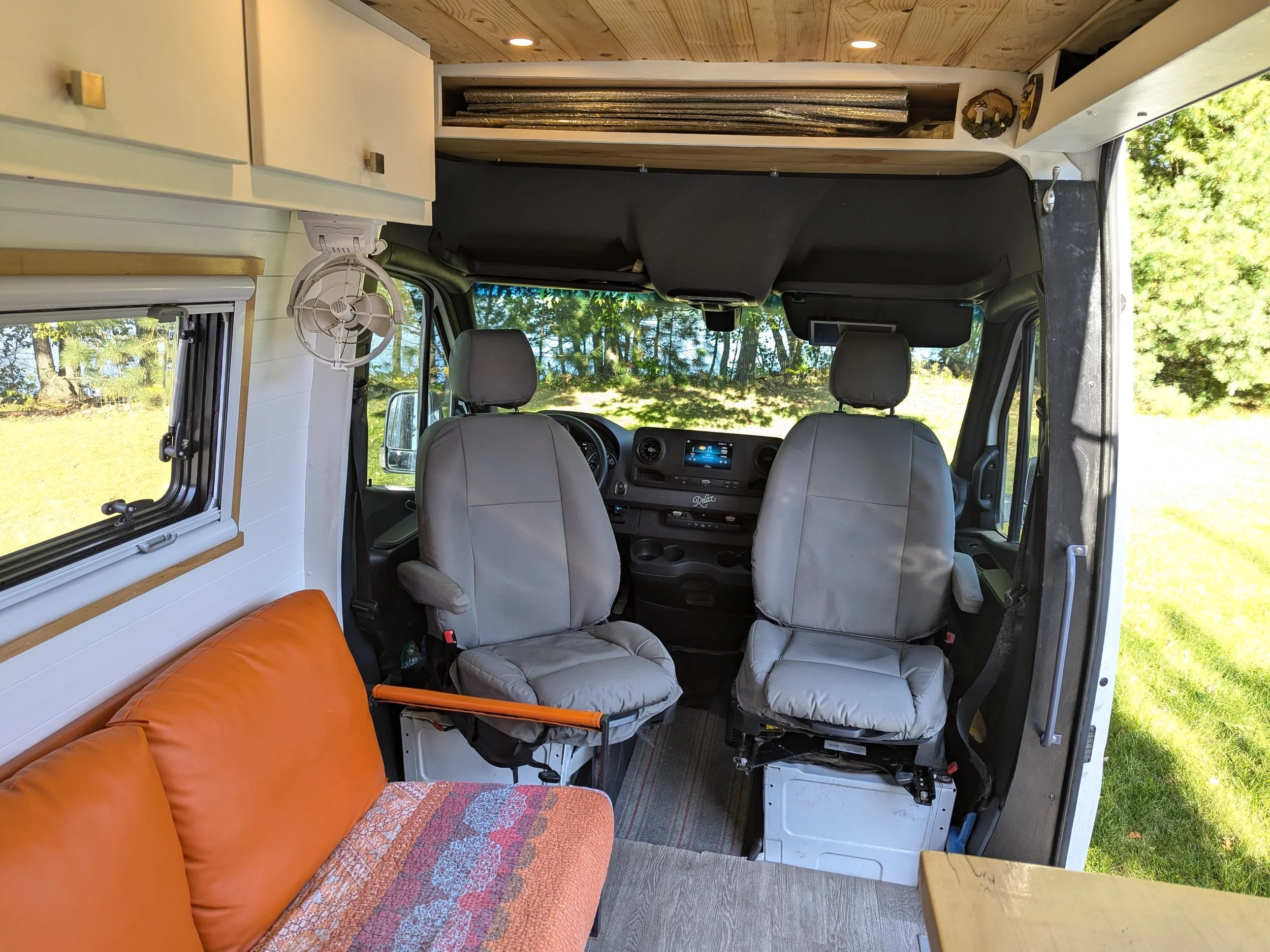 Swivel seats extend the living area