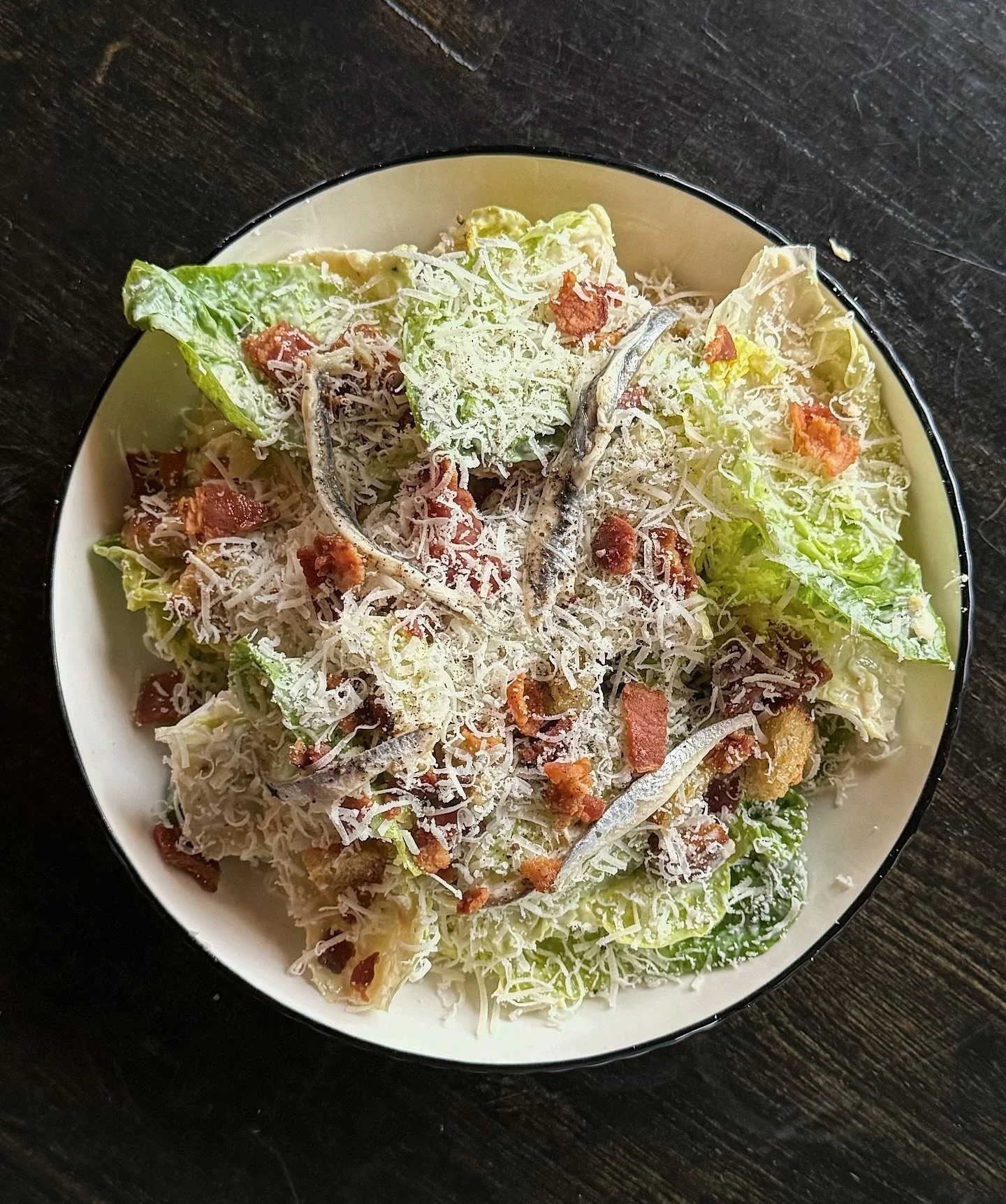 By order of the Caesar salad fan club, this one&rsquo;s ultimate. House-made dressing, baby gem, white anchovies, bacon, sourdough croutons, and a whole lotta parmesean cheese. 🥬👑🤙