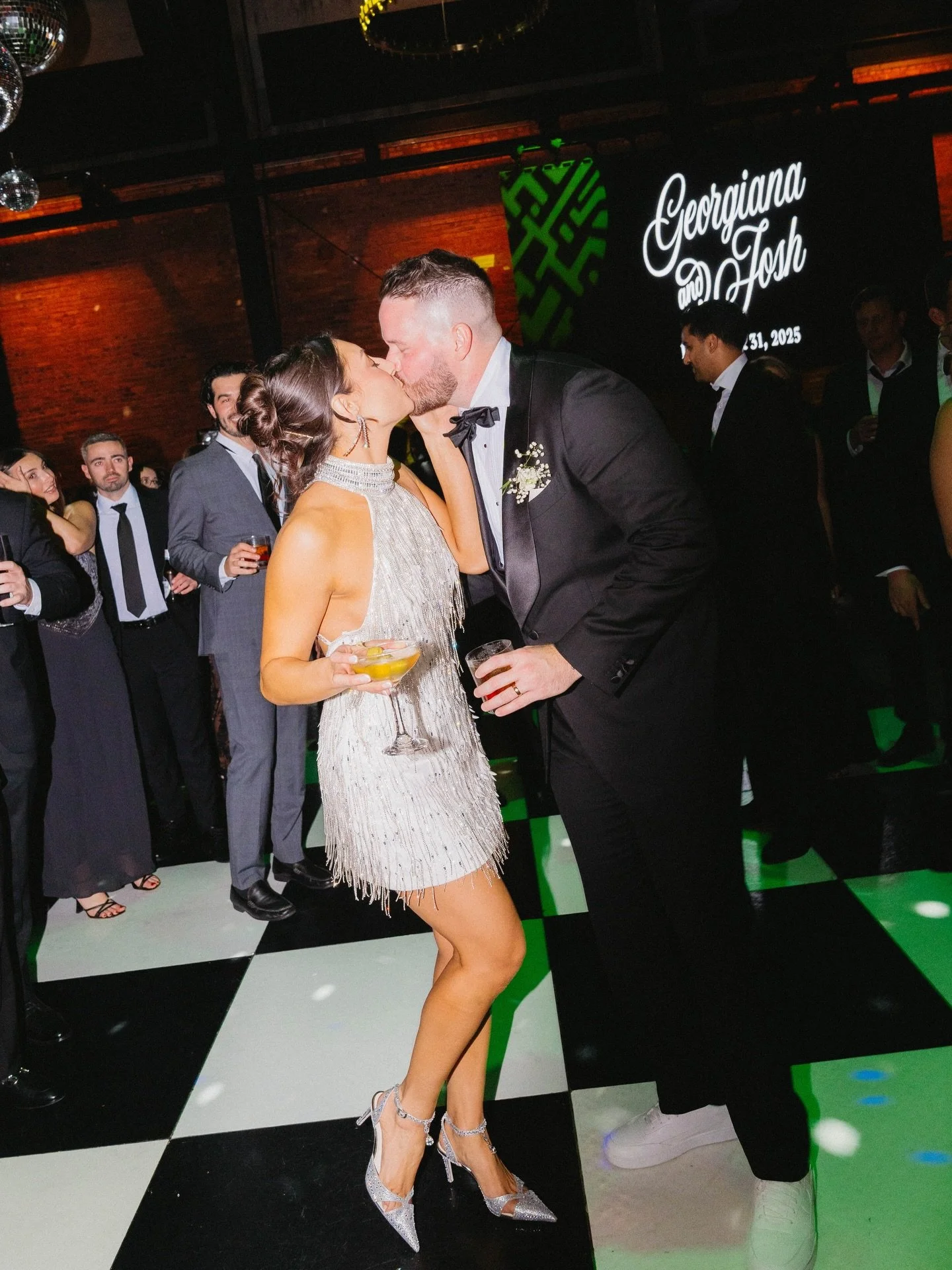 The kind of reception energy we love to see 🍸🪩✨

Venue: @armatureworksevents
Planner: @theeventsocietyco
Content creator: @tot_tiercontent
Bride: @georgiifranks 
Florist: @mad_florals
Makeup: @kissandmakeupbysteph
Hair: @styledby.christina
Photo + 