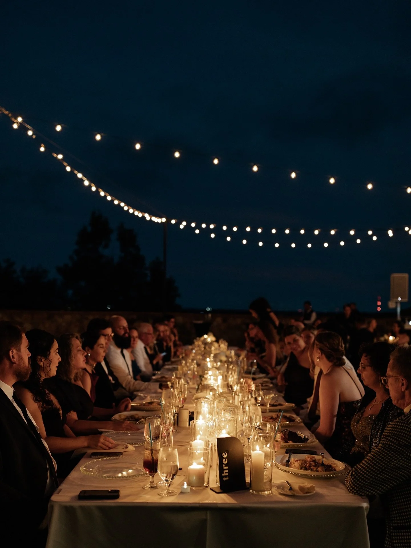 The kind of dinner party you never want to end ✨🕯️

Photo + Cinema @joyandeverettephoto
Wedding Planner - Content Creator @theeventsocietyco
Venue @bellacollinaweddings
Floral - D&eacute;cor @lesley.floraldesigner
Live Music @classern
DJ @fyerflypro