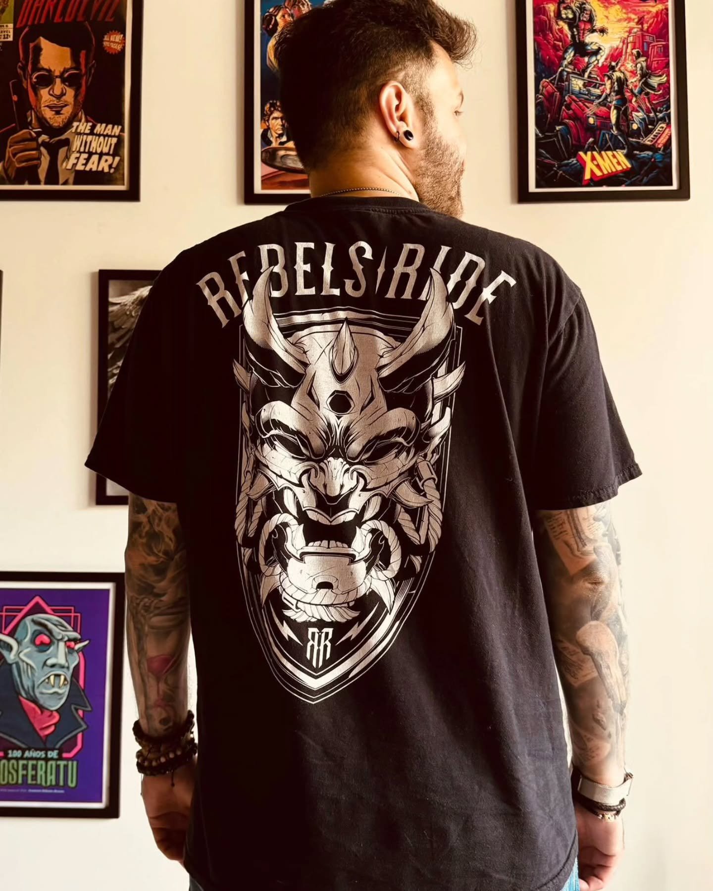 The man the myth @andylikesowls rocking the Oni tee 🤘👹

#RebelsRide #Oni #bikelife