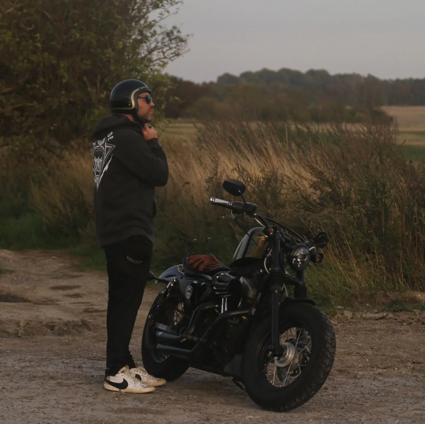 &quot;Hooligang light up the tires&quot; - JVB

Ft: OG Oni Faded Hoodie
📷 @jameshockeyy 

#REBELSRIDE #RR #HarleyDavidson #48 #Sporster #ftw #justride